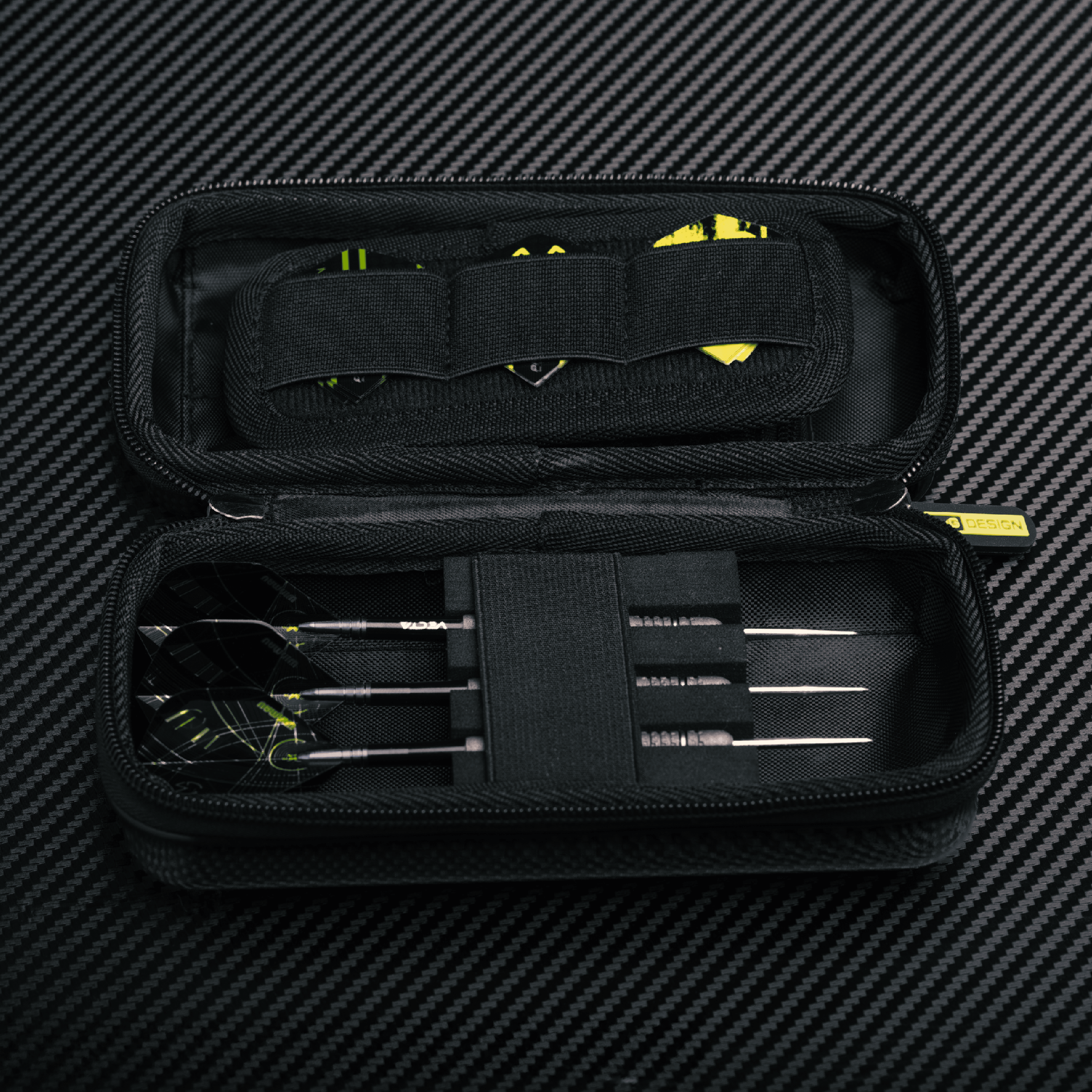 Winmau Armor G1 Michael Van Gerwen Dartwallet Das Bild zeigt das Winmau Armor G1 Michael Van Gerwen Dartwallet. Es ist eine spezielle Darttasche für Dartzubehör.