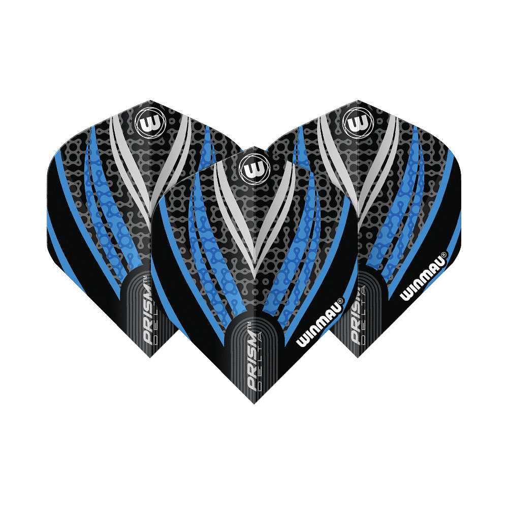 Das Bild zeigt drei Dart-Flights des Modells "Winmau Prism Delta" in Schwarz, Weiß und Blau. Die Flights haben ein modernes, gemustertes Design mit den Markenaufschriften "Winmau" und "Prism Delta".