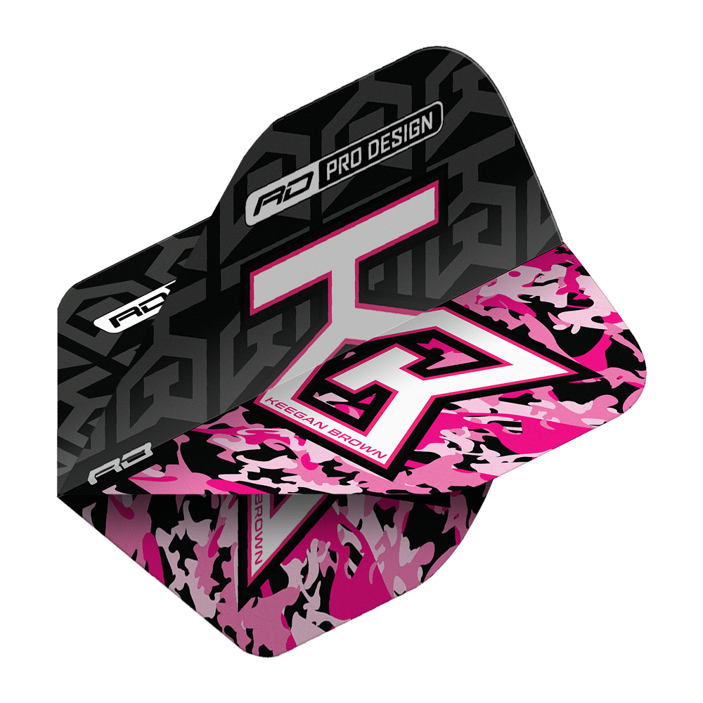 Das Bild zeigt einen Dartflight mit dem Namen "Red Dragon Hardcore Keegan Brown Premium No2 Standard Flights". Das Design ist hauptsächlich schwarz und pink mit einem großen stilisierten Buchstaben und Tarnmuster.