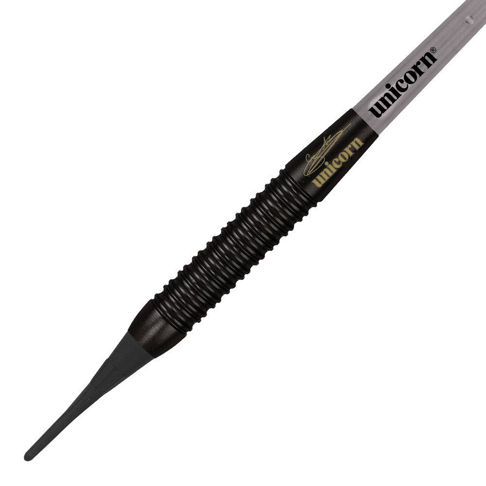 Dies ist ein Unicorn Gary Anderson Black Brass Softdart mit einem Gewicht von 18g. Der Dart hat einen schwarzen, geriffelten Griffbereich und einen schwarzen Kunststoffspitze.