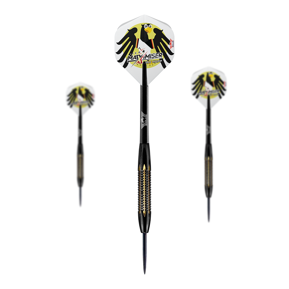 Das Bild zeigt drei Steeldarts der Marke BullsNL Max Hopp Maximiser mit 21g Gewicht. Die Flights sind weiß mit einem schwarzen Adler und dem Max Hopp Maximiser Logo bedruckt.
