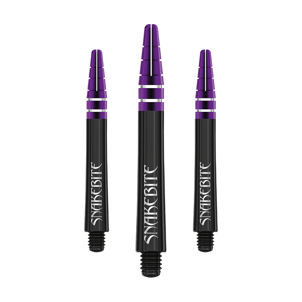 C699_Red_Dragon_Nitrotech_Peter_Wright_Black_Shafts_42mm_1 Das Bild zeigt drei schwarze Dartschäfte mit violetten Spitzen und silbernen Ringen. Auf den Schäften steht das Wort "SNAKEBITE" in weißer Schrift.
