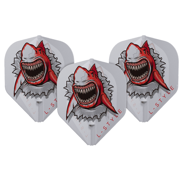 Auf dem Bild sind drei weiße Dart-Flights mit einem auffälligen roten Haifisch-Design zu sehen. Am Rand steht der Markenname "L-Style".