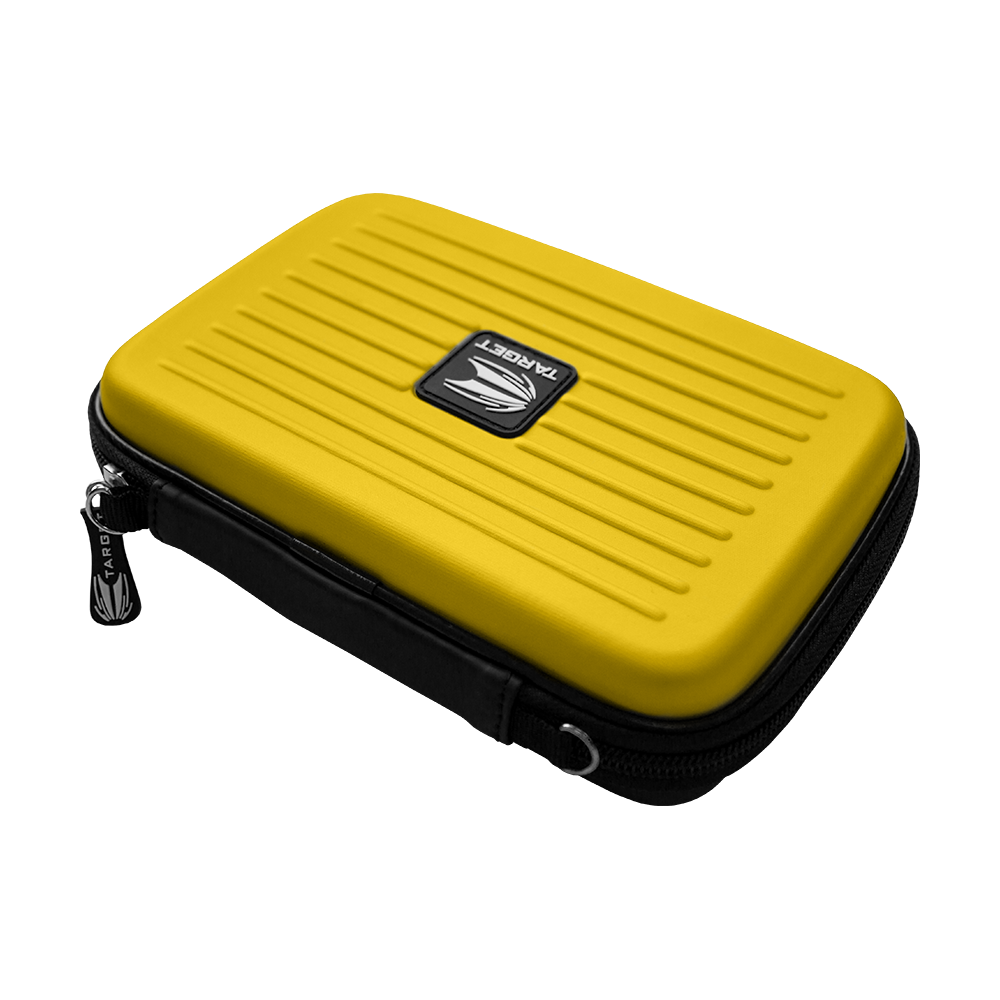 125857_Target_Takoma_XL_Dartwallet_Gelb_2 Das Bild zeigt ein gelbes Dartwallet namens "Target Takoma XL Dartwallet". Das Etui hat eine robuste, gerippte Oberfläche und einen Reißverschluss.