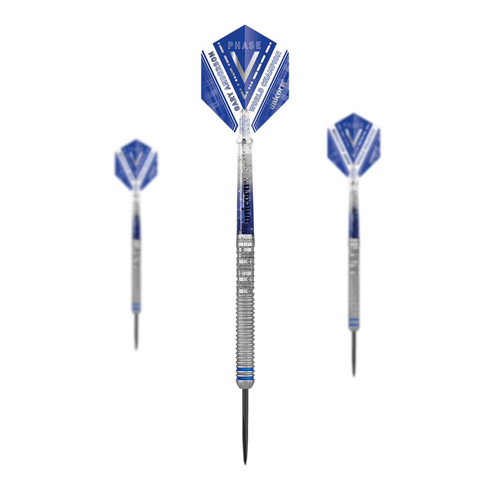 Das Bild zeigt drei Steeldarts des Modells "Unicorn W.C. Gary Anderson Phase 5". Die Darts haben blaue Flights und silberne Griffe mit eingraviertem Muster.