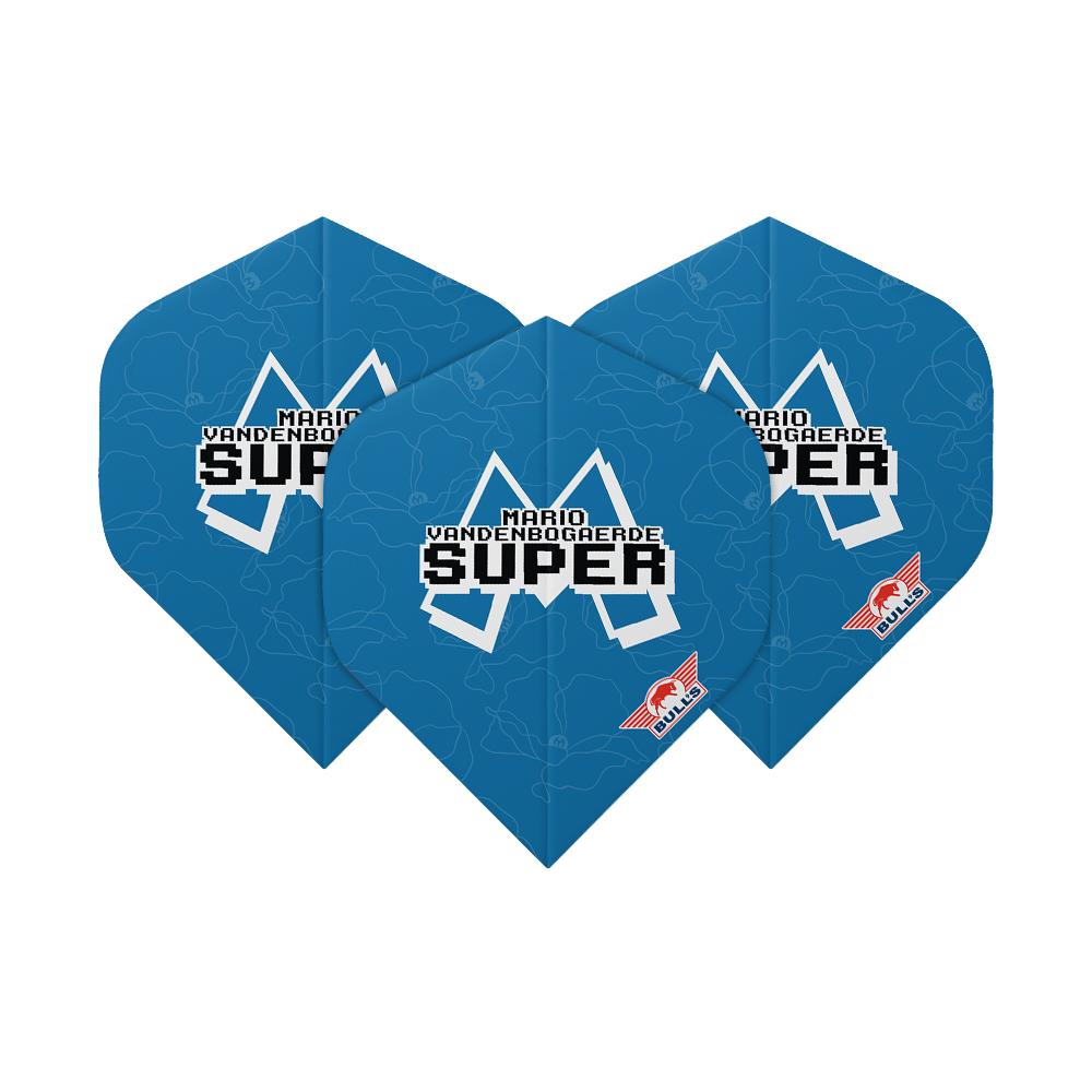 Das Bild zeigt drei blaue Dart-Flights mit der Aufschrift "Mario Vandenbogaerde SUPER". In der unteren Ecke befindet sich das BULL'S Logo.
