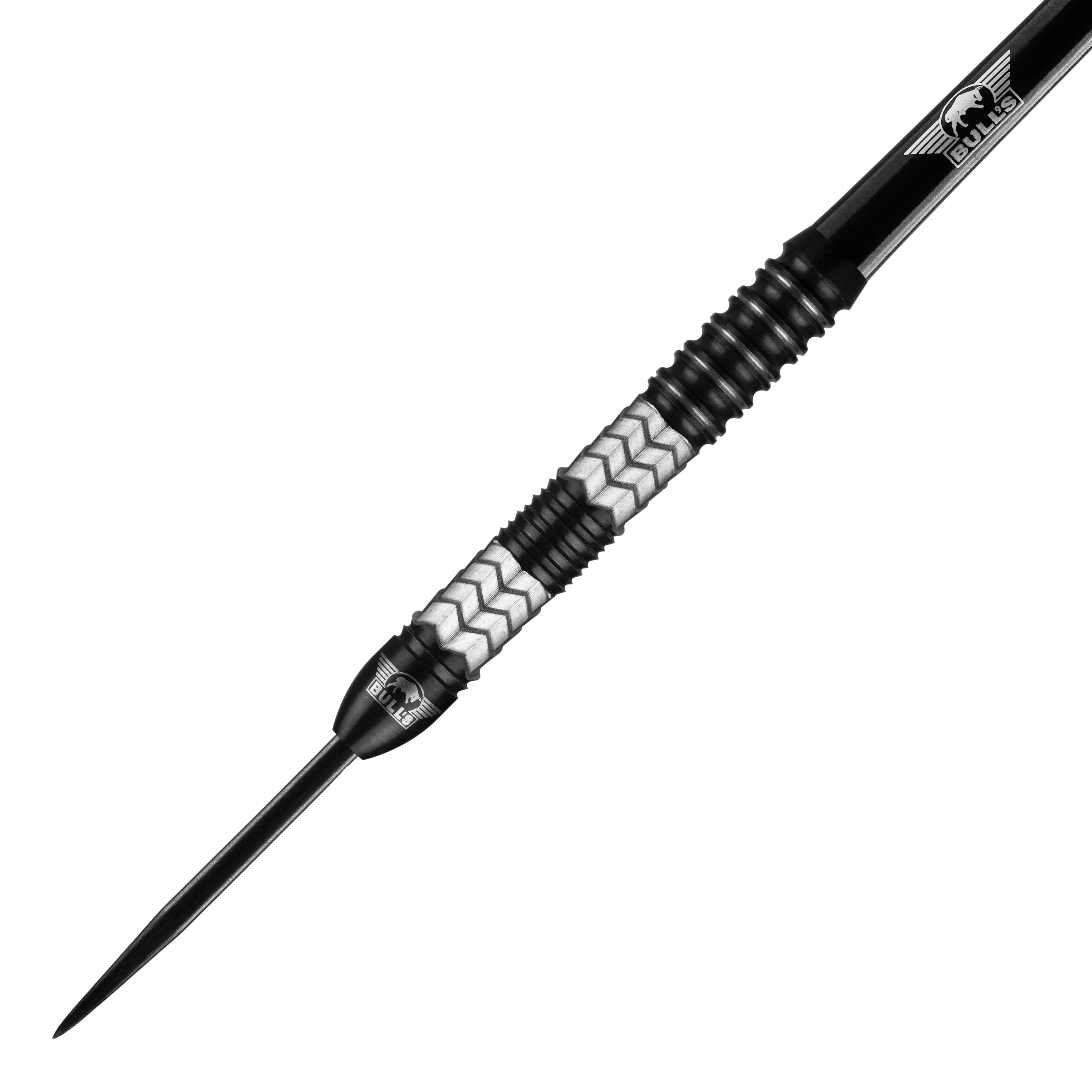 Bulls NL Luna Triton Steeldarts Das Bild zeigt einen Bulls NL Luna Triton Steeldart. Der Dart hat ein silbernes und schwarzes Design mit einem gezackten Muster am Griff.
