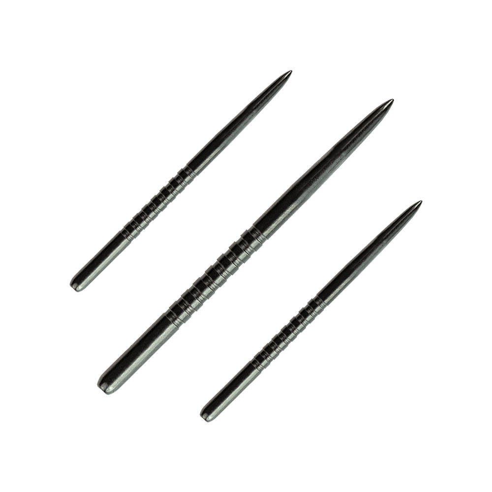 57753_Bulls_GP3_Steeldartspitzen_Schwarz_42mm_1 Das Bild zeigt drei schwarze Steeldartspitzen der Marke Bulls GP3. Sie sind aus Metall und haben Rillen für besseren Halt.