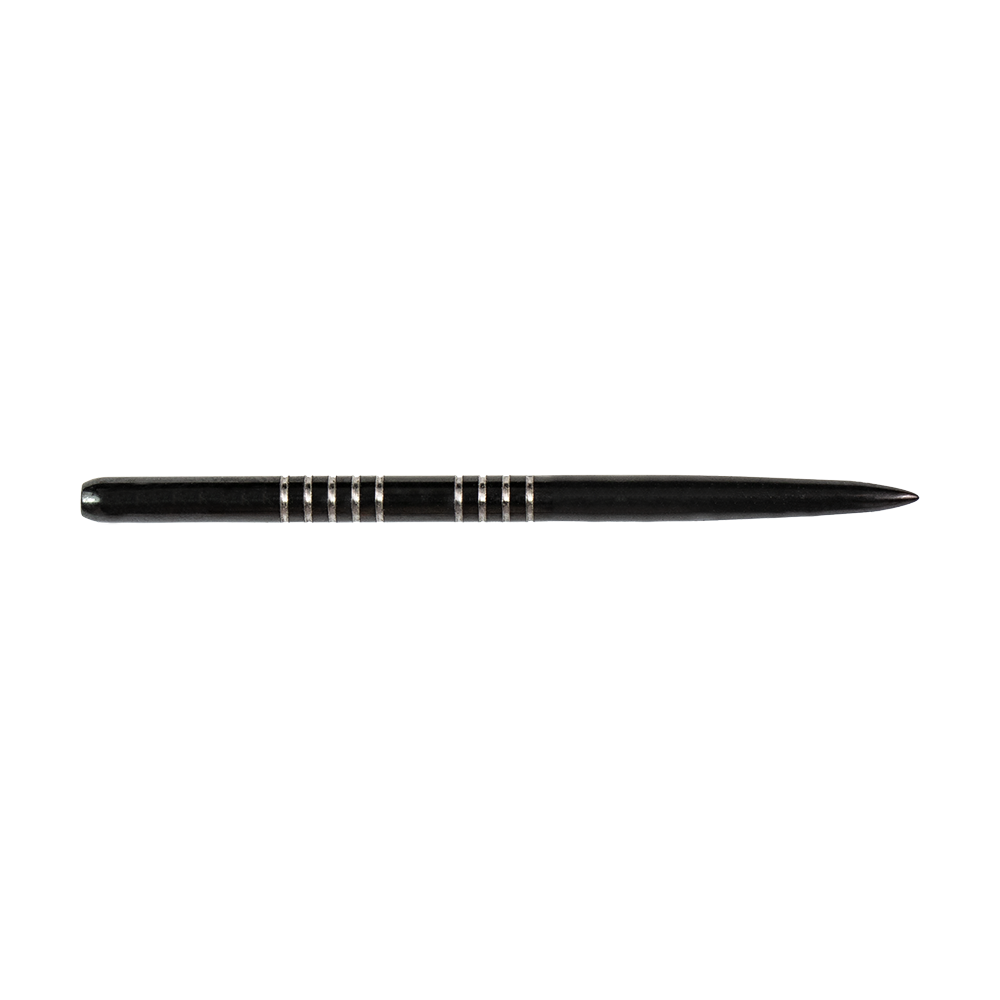 Das Bild zeigt eine schwarze Steeldartspitze mit silbernen Rillen am hinteren Ende. Die Spitze ist schlank und hat ein schlichtes, elegantes Design.