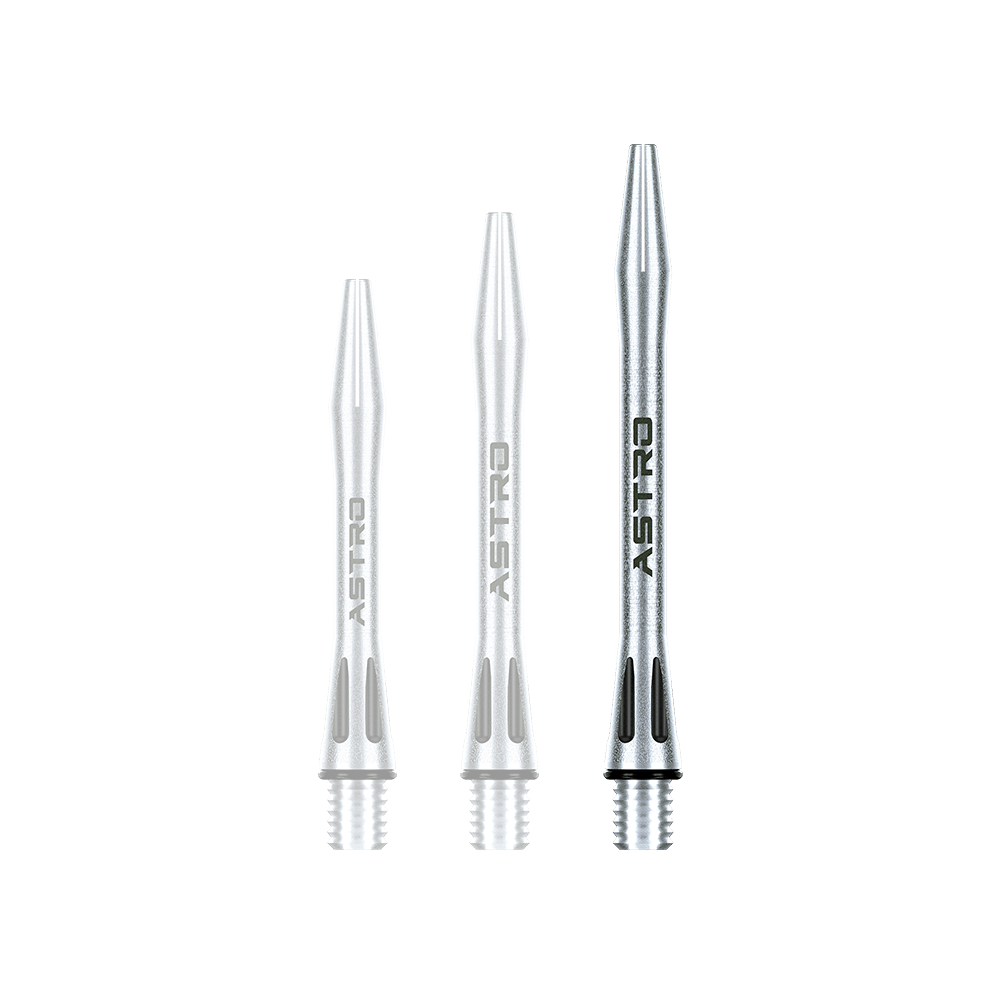 7012-201_Winmau_Astro_Aluminium_Shafts_Schwarz_46mm_1VuuOr3FW29pVL Das Bild zeigt drei silberne Aluminium Shafts für Dartpfeile der Marke Winmau Astro. Auf jedem Shaft steht das Wort "ASTRO" und sie sind in verschiedenen Längen abgebildet.
