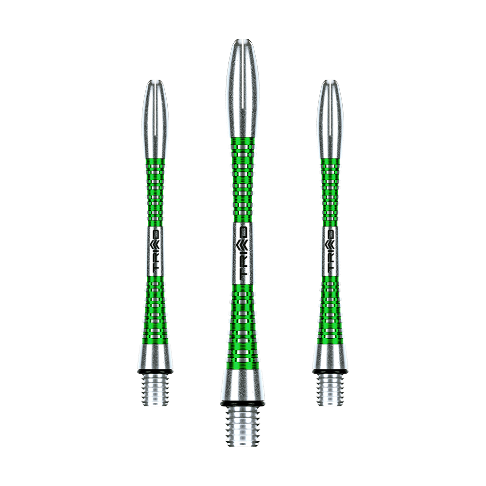 7013-203_Winmau_Triad_Aluminium_Shafts_Gr-n_46mm_1 Das Bild zeigt drei Winmau Triad Aluminiumschäfte für Darts in silberner und grüner Farbe. Die Schäfte sind länglich, haben ein geriffeltes Design und sind jeweils gleich aufgebaut.