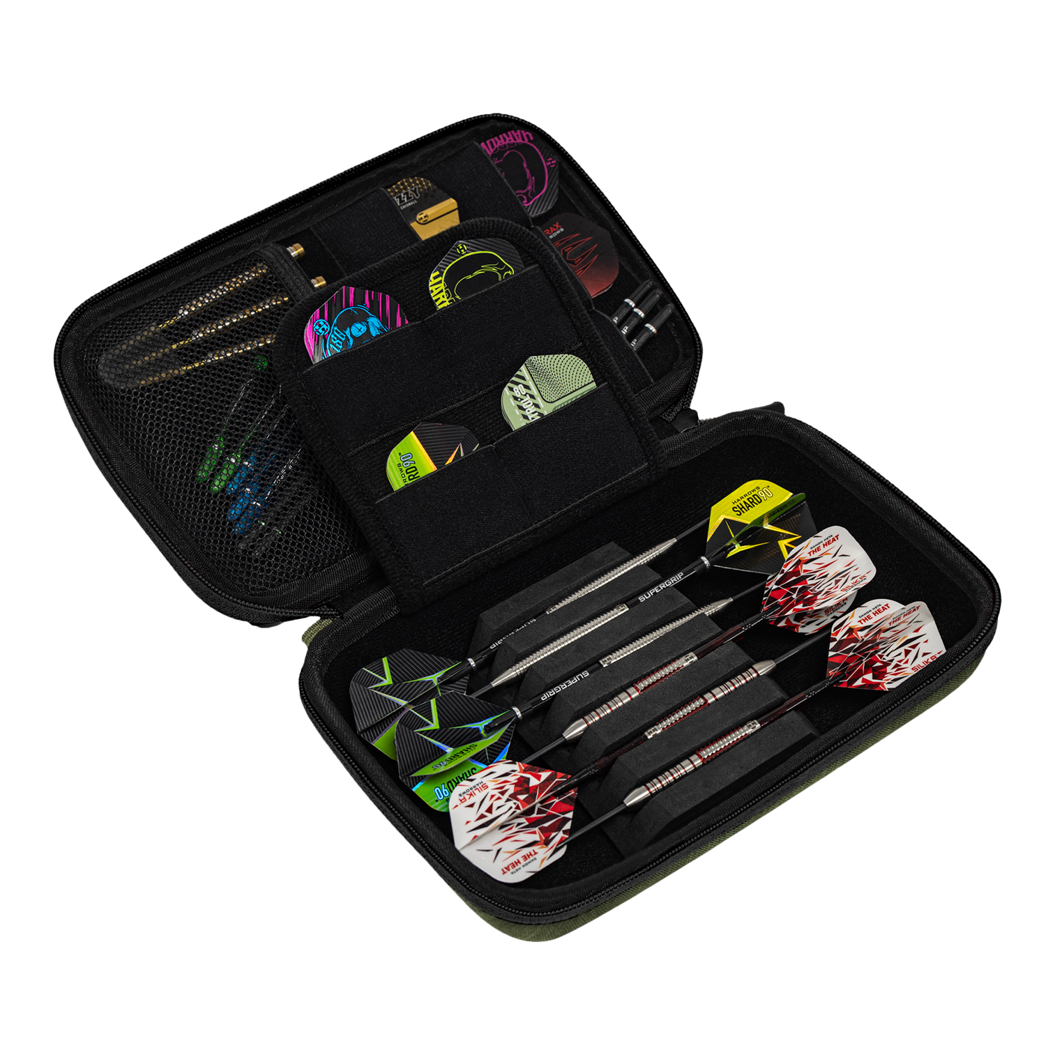 Das Bild zeigt ein offenes Dart-Etui mit mehreren Fächern. Darin befinden sich drei zusammengesetzte Darts sowie diverses Dart-Zubehör und Ersatzteile.