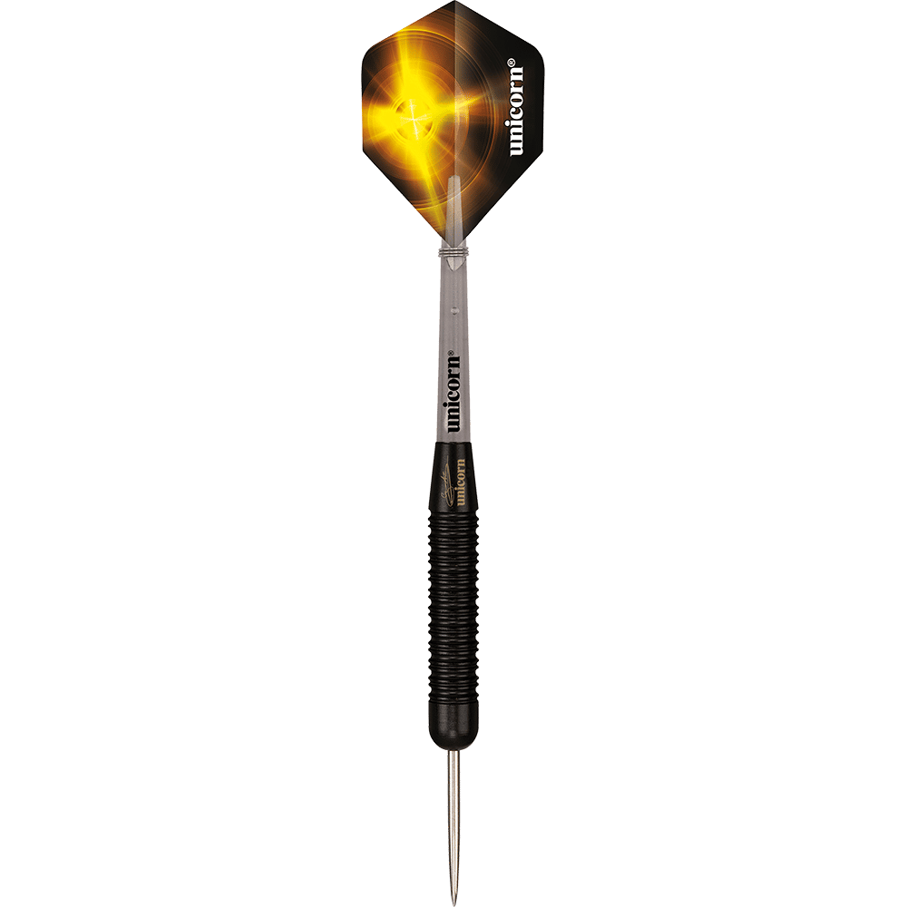 Das Bild zeigt einen Unicorn Black Brass Gary Anderson V1 Steeldart. Der Dartpfeil hat ein schwarzes Griffstück und eine schwarz-goldene Flight mit einem leuchtenden Design.