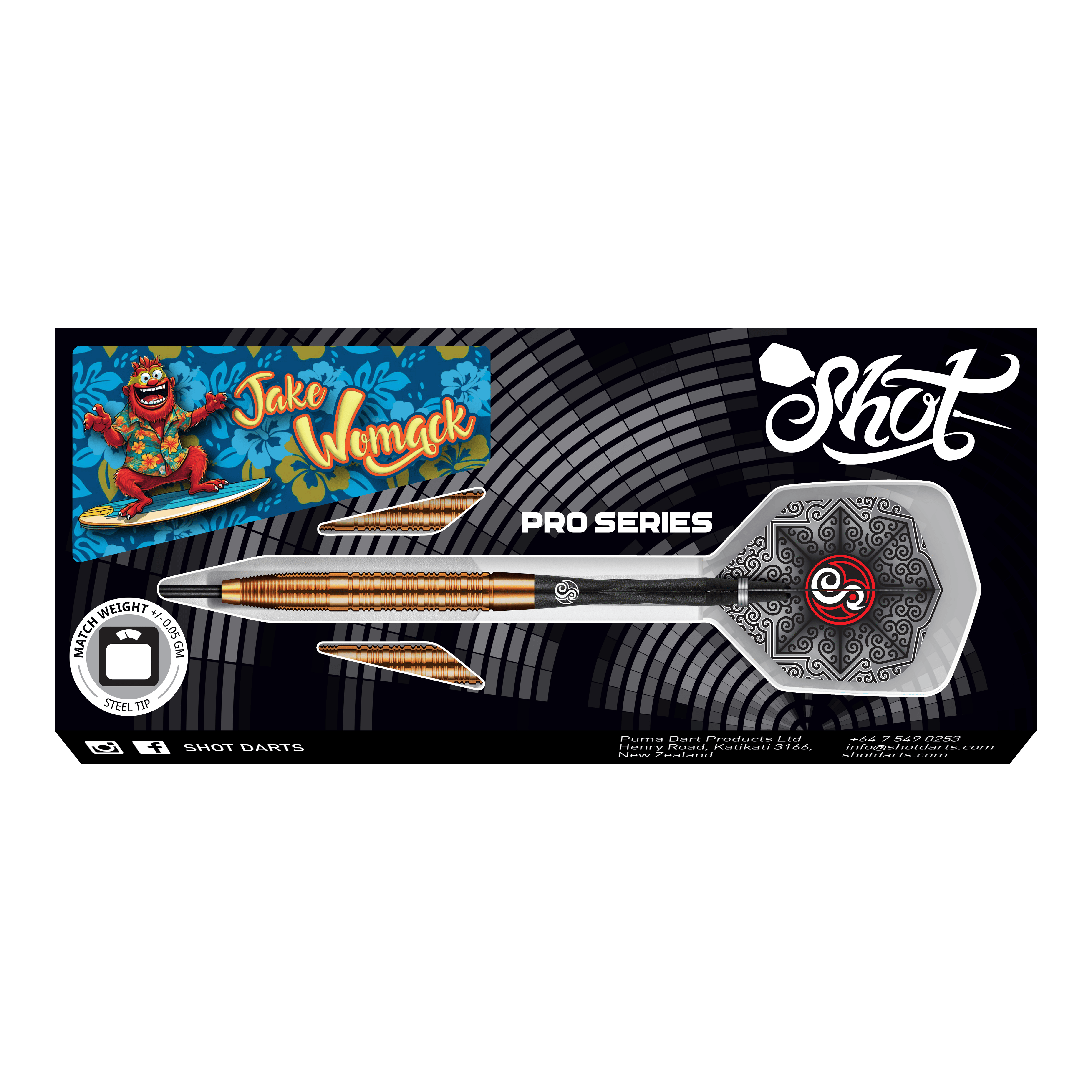 Shot Pro Series Jake Womack Steeldarts - 23g Das Bild zeigt die "Shot Pro Series Jake Womack Steeldarts - 23g" in ihrer Verpackung. Die Darts haben ein auffälliges Design und sind mit einem Comic-Surfer-Motiv verziert.