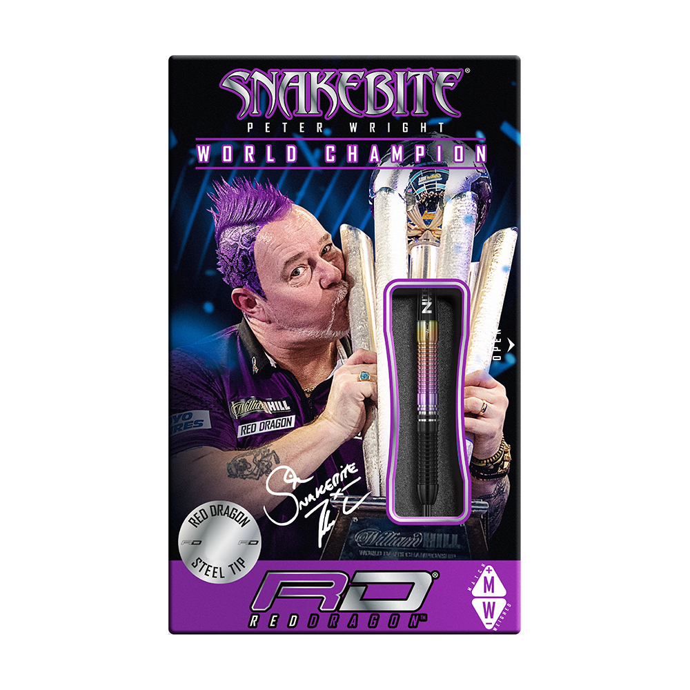 Auf der Verpackung sind die "Red Dragon Peter Wright Snakebite World Champion 2020 Edition Steeldarts" abgebildet. Das Design zeigt Peter Wright mit Pokal und den enthaltenen Dartpfeilen im Vordergrund.