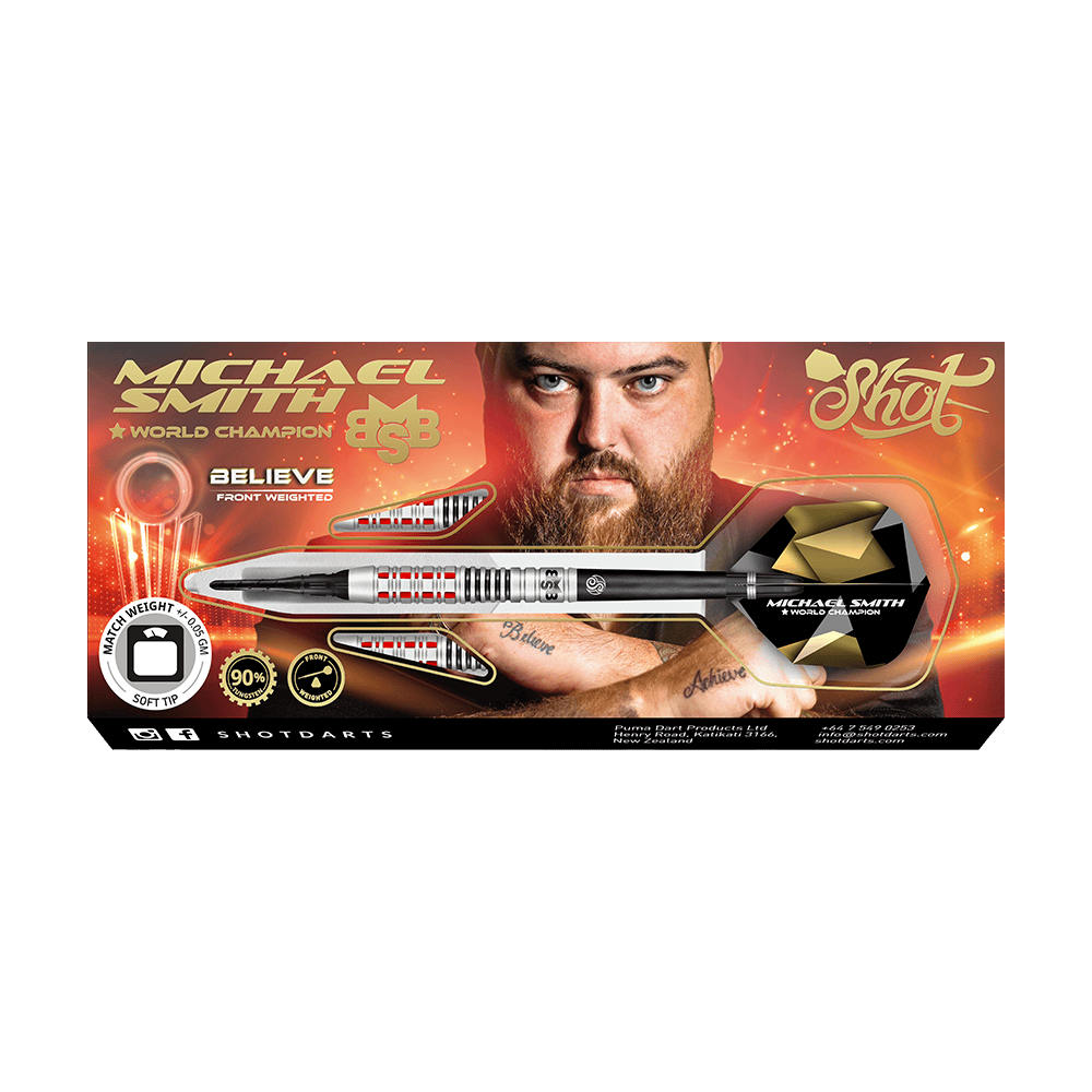 Shot Michael Smith Believe Softdarts Auf dem Bild ist eine Verpackung für Softdarts mit dem Namen "Michael Smith Believe" zu sehen. Im Hintergrund ist ein Porträt eines Mannes mit Bart abgebildet.