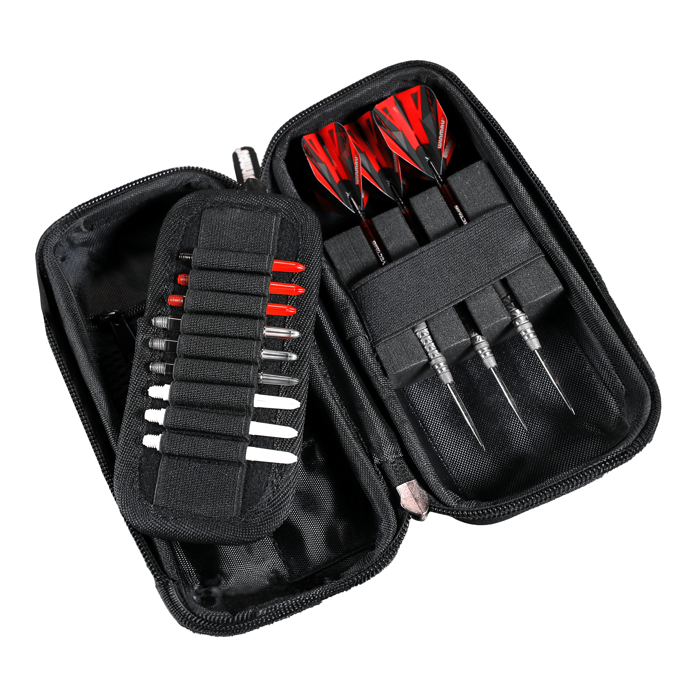 Winmau Armor G1 Dartwallet Das Bild zeigt ein offenes Dart-Etui mit drei zusammengebauten Darts und mehreren Ersatzteilen. Die Darts haben rote und schwarze Flights und das Etui ist schwarz.