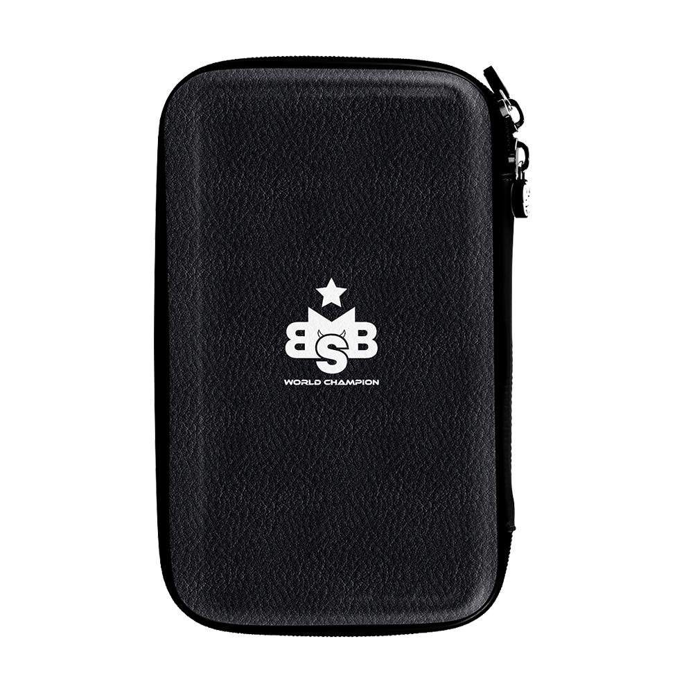Das Bild zeigt das Shot Michael Smith World Champion Tactical Dartcase in Schwarz. Das Etui hat eine strukturierte Oberfläche und ein weißes Logo auf der Vorderseite.