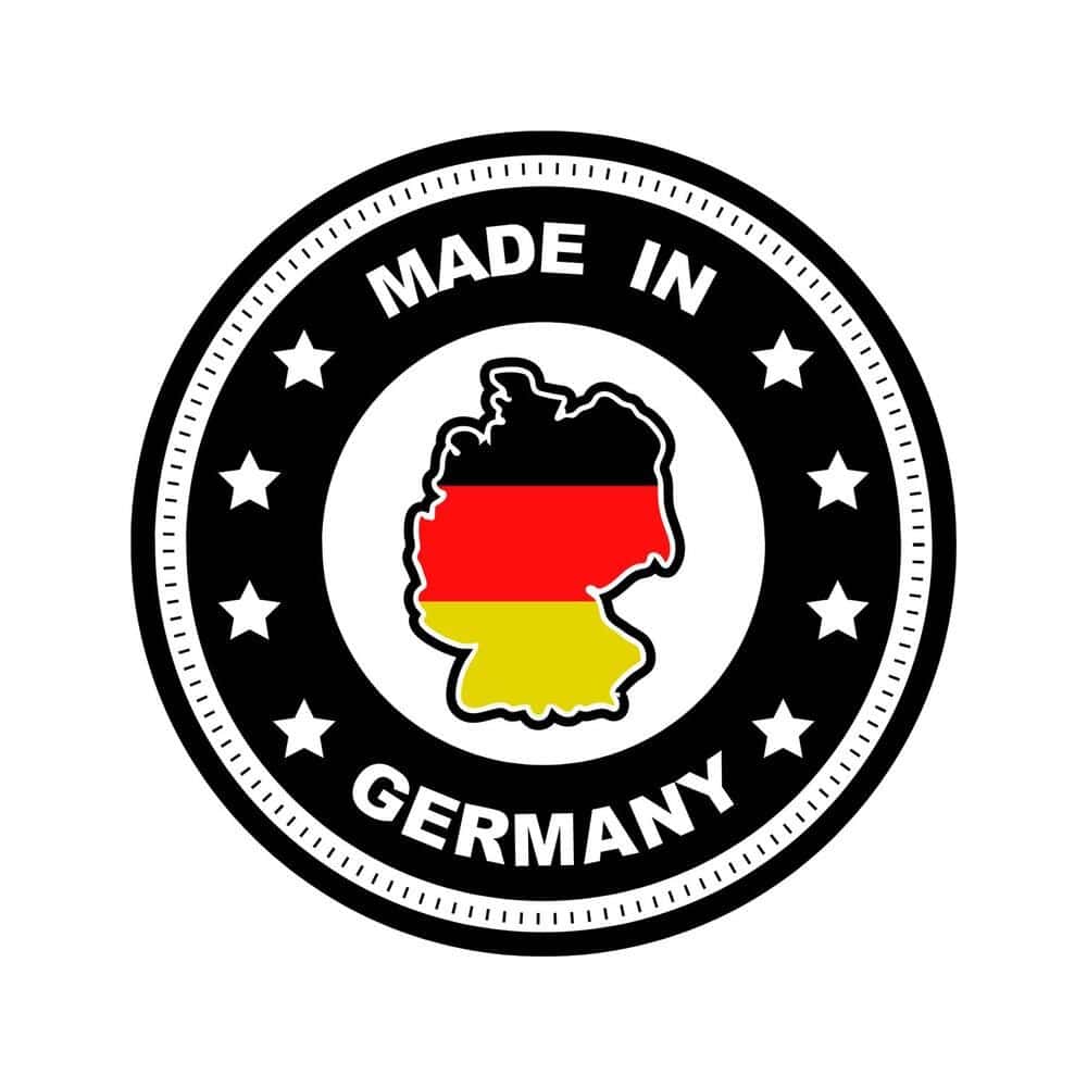 Karella Ultimo Steeldartboard Surround Das Bild zeigt ein Siegel mit dem Text „Made in Germany“. In der Mitte befindet sich die Umrisskarte von Deutschland in den Farben der deutschen Flagge.