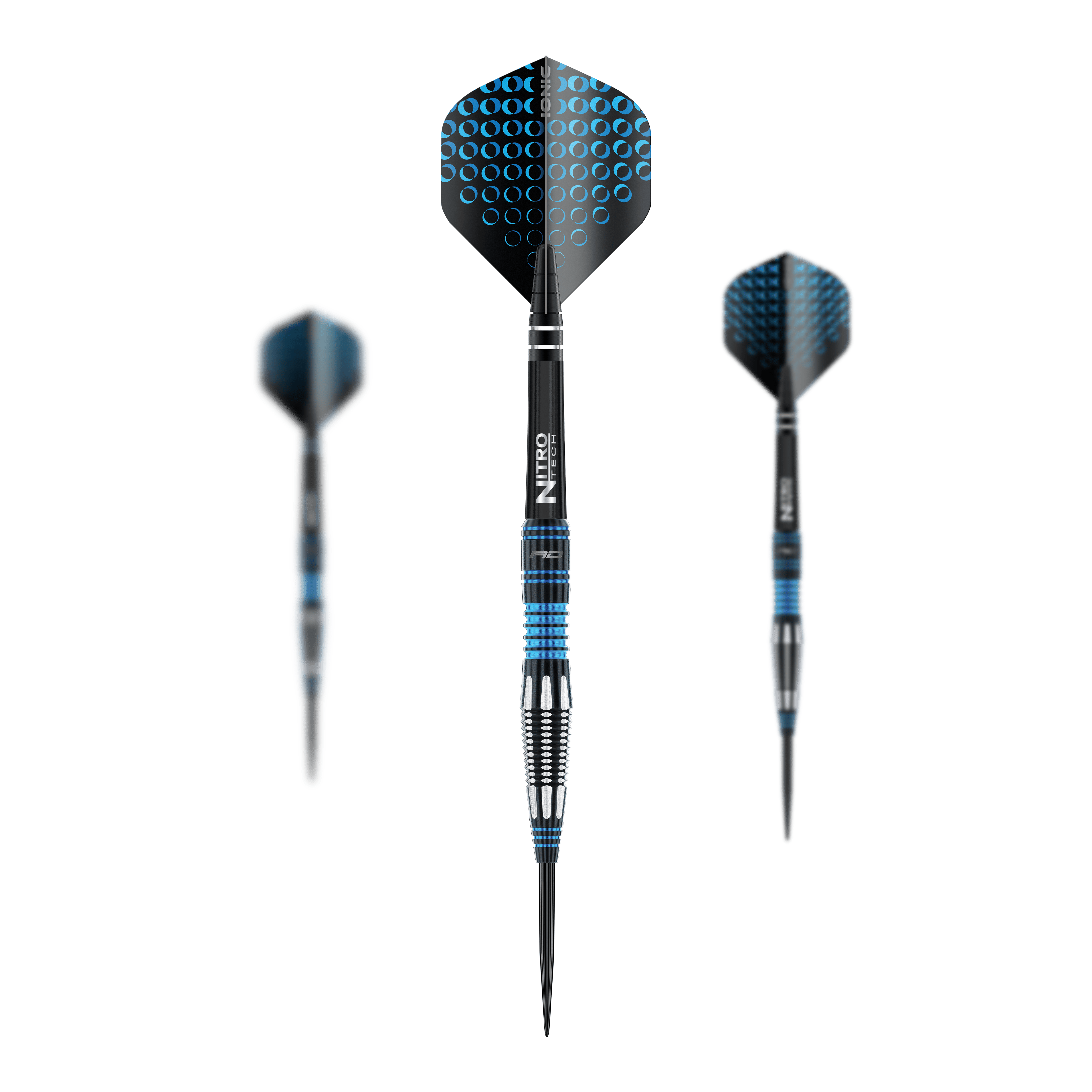 Auf dem Bild sind drei Red Dragon Marlin Steeldarts zu sehen. Die Darts haben silberne und blaue Akzente sowie schwarze Flights mit blauen Kreisen.