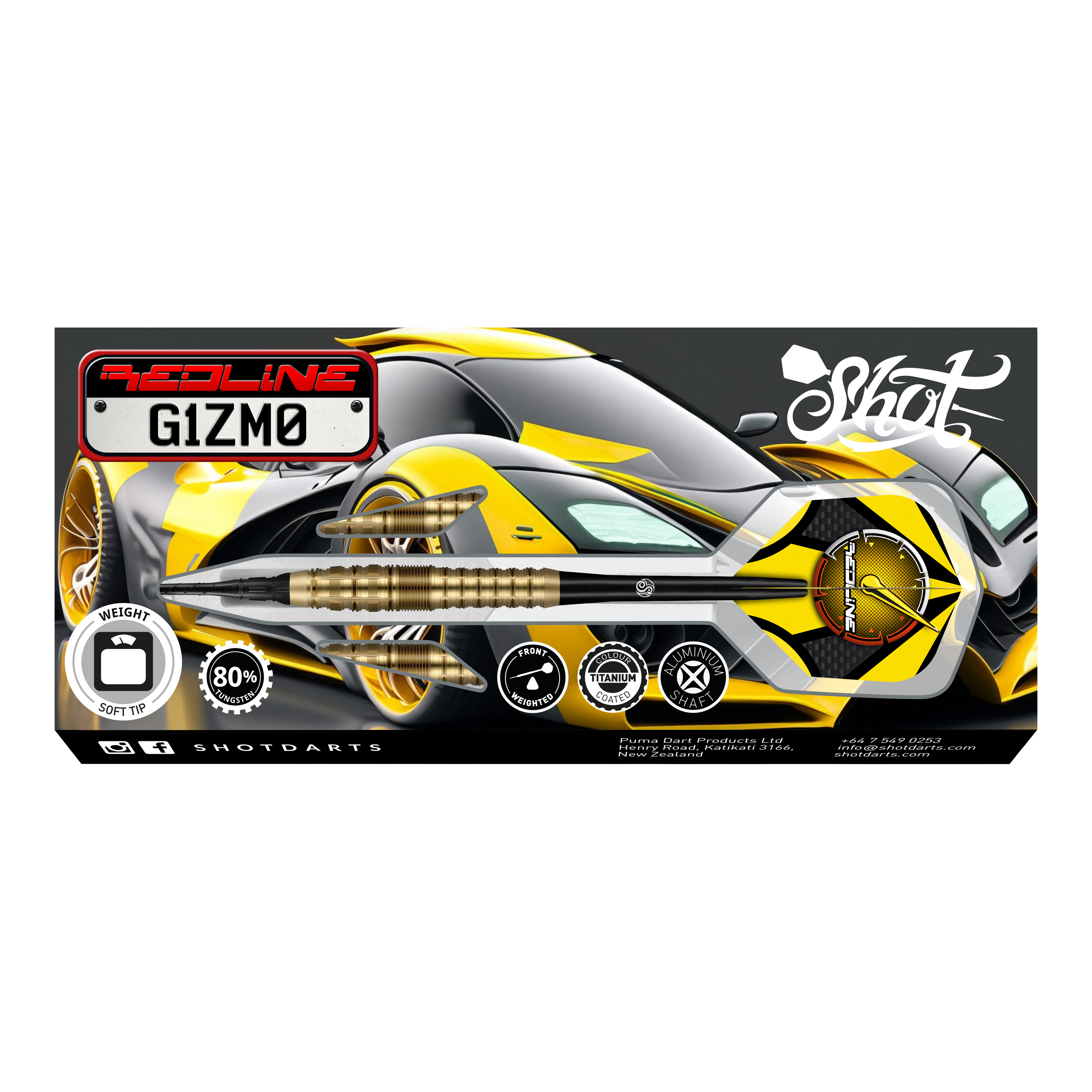 Auf dem Bild ist das Produkt "Shot Redline Gizmo Softdarts - 20g" abgebildet. Im Hintergrund ist ein sportliches, gelb-schwarzes Auto zu sehen, das das dynamische Design der Softdarts unterstreicht.