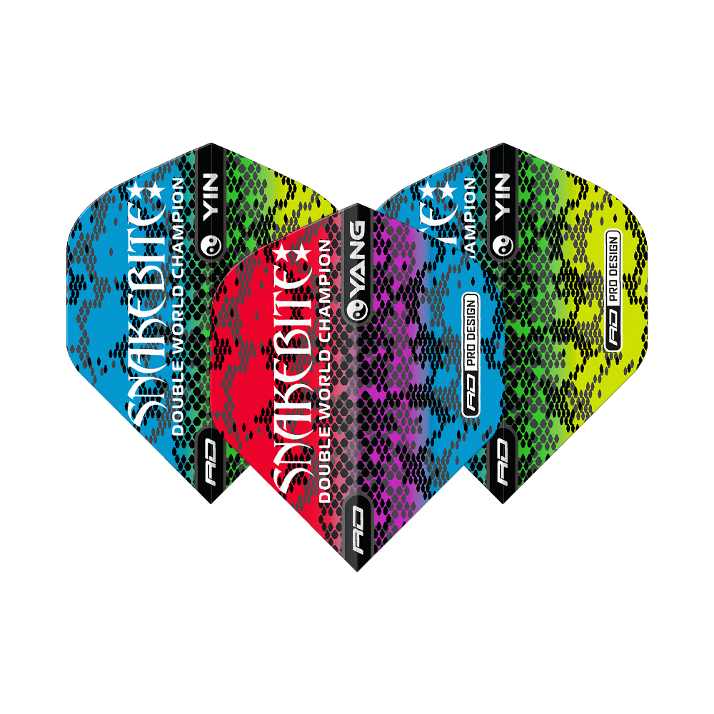Das Bild zeigt drei bunte Dart-Flights mit Schlangenhautmuster in Blau, Rot und Grün-Gelb. Auf den Flights steht "Snakebite Double World Champion" und sie tragen den Namen "Red Dragon Peter Wright Snakebite Green Blue Yin Yang Standard Flights".