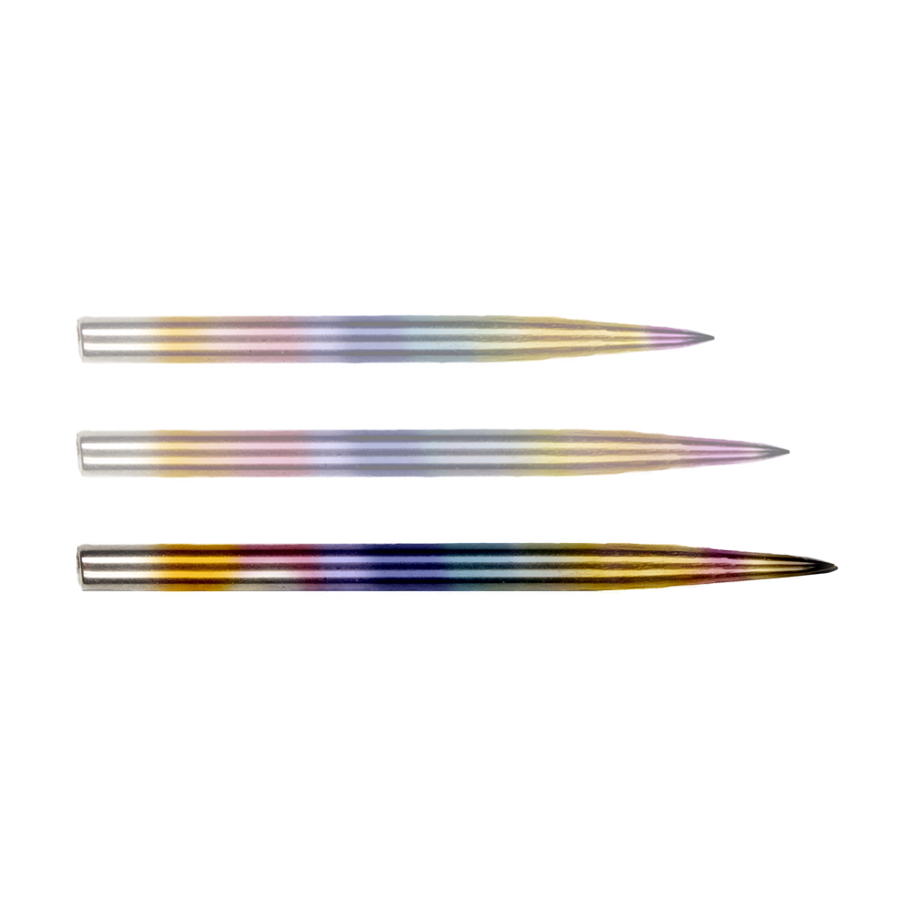 BU57615_BullsNL_Rainbow_Steeldartspitzen_38mm_109KUAxN1sdFPl Auf dem Bild sind drei Dartspitzen aus Stahl zu sehen. Sie haben eine schöne Regenbogenfärbung entlang der gesamten Länge.