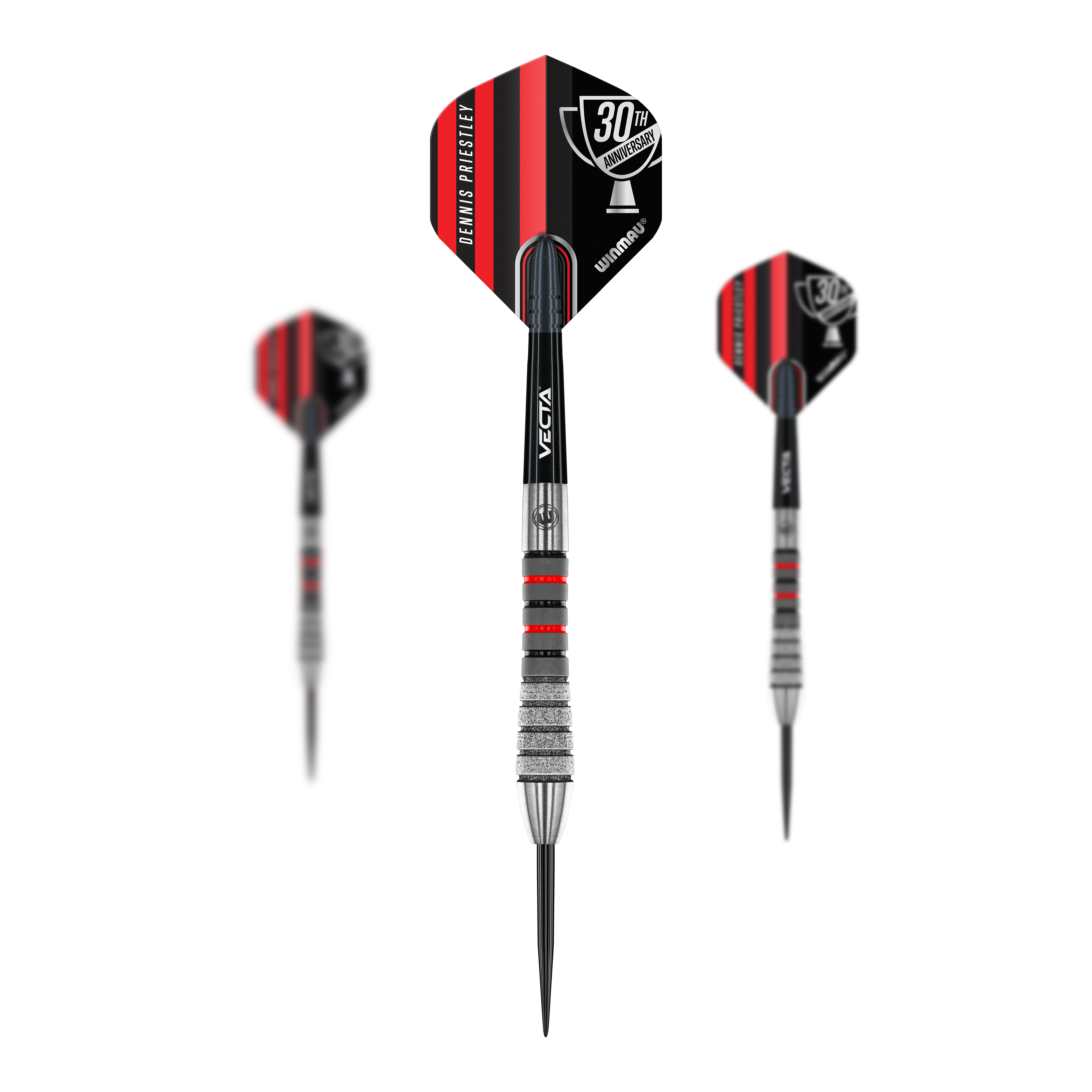 Das Bild zeigt drei Winmau Dennis Priestley Diamond 3-Zero Steeldarts. Die Darts haben schwarze und rote Flights mit silbernen und roten Akzenten am Schaft.