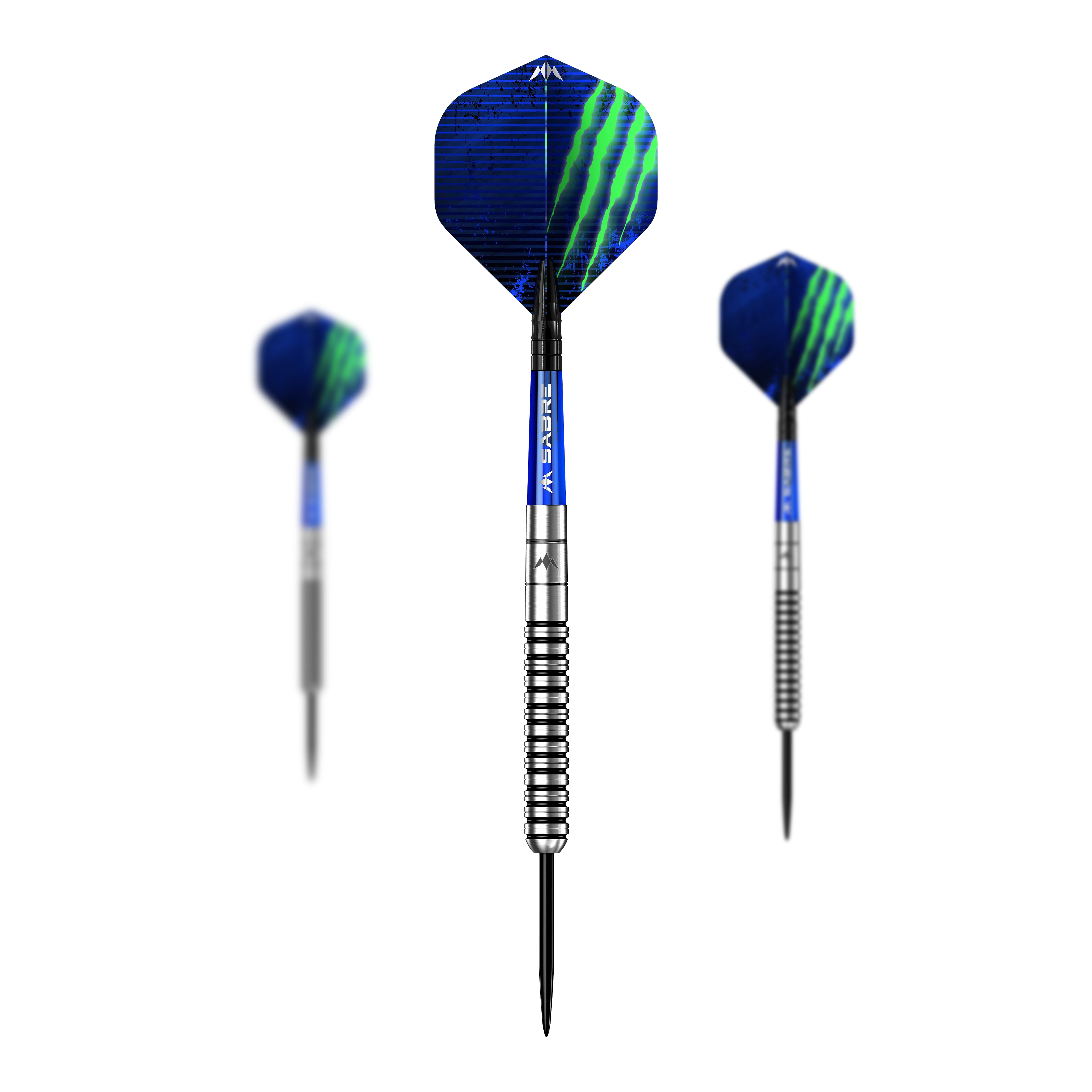 Mission Lee Evans Black Electro Steeldarts Das Bild zeigt drei Mission Lee Evans Black Electro Steeldarts mit blauen Flights und silbernen Spitzen. Die Flights haben grüne Akzente und der Schaft ist blau und silber gestreift.