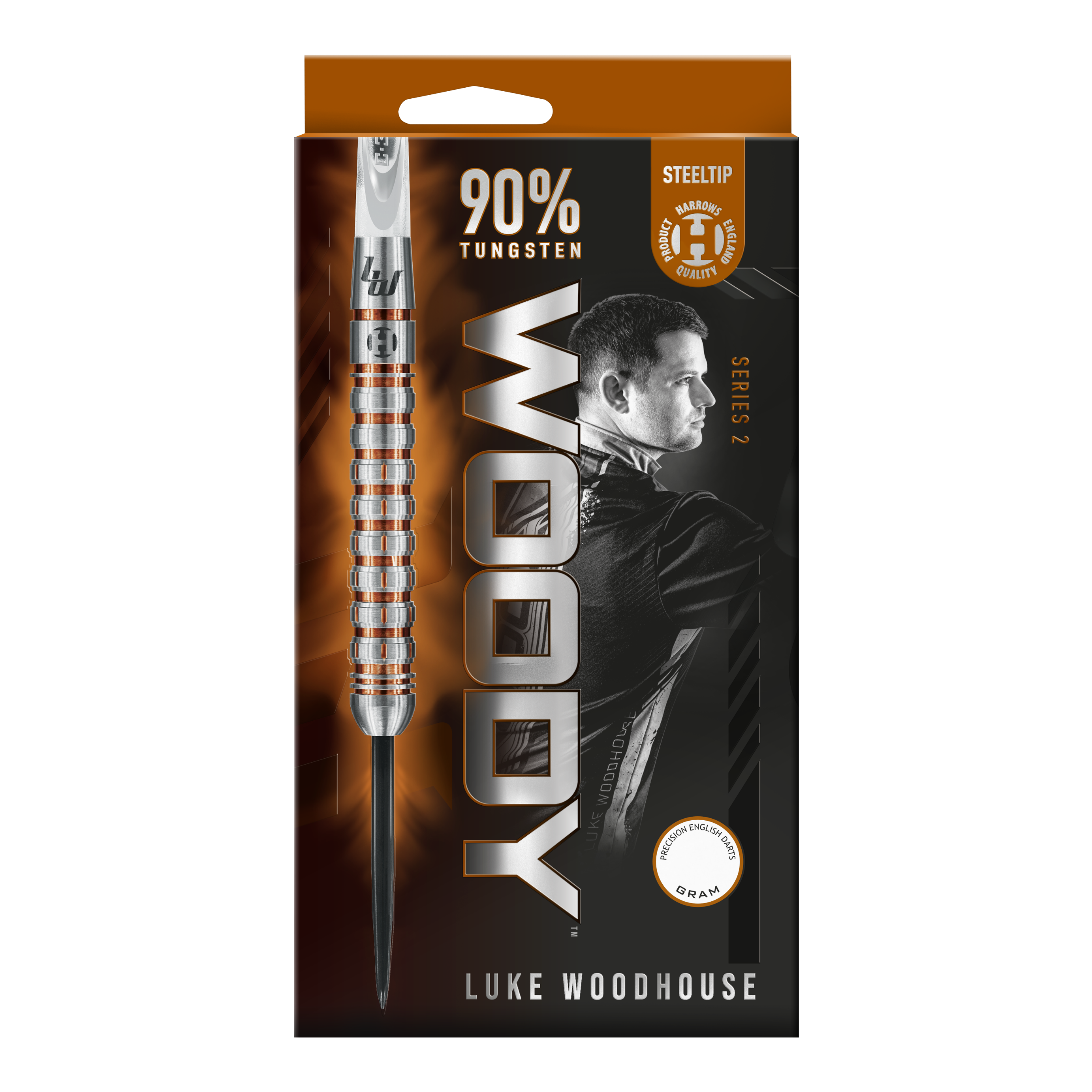 Harrows Luke Woodhouse Series 2 Steeldarts Das Bild zeigt die Verpackung der Harrows Luke Woodhouse Series 2 Steeldarts. Auf der Vorderseite sind ein Dartpfeil, der Name "WOODY" und ein Bild von Luke Woodhouse zu sehen.