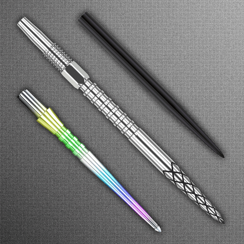 Verschiedene Dartspitzen für Steeldarts werden gezeigt. Die Spitzen sind sauber angeordnet.