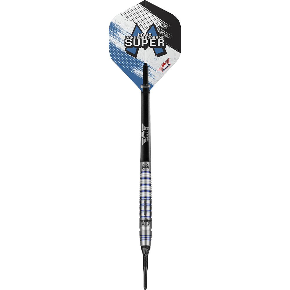 BU27718_BullsNL_Mario_Vandenbogaerde_90_Softdarts_1uchjtvh2vohHB Das Bild zeigt einen Softdart mit der Aufschrift "Mario Vandenbogaerde SUPER" auf dem Flight. Der Dart hat ein silbernes und blaues Design und wiegt 20 Gramm.