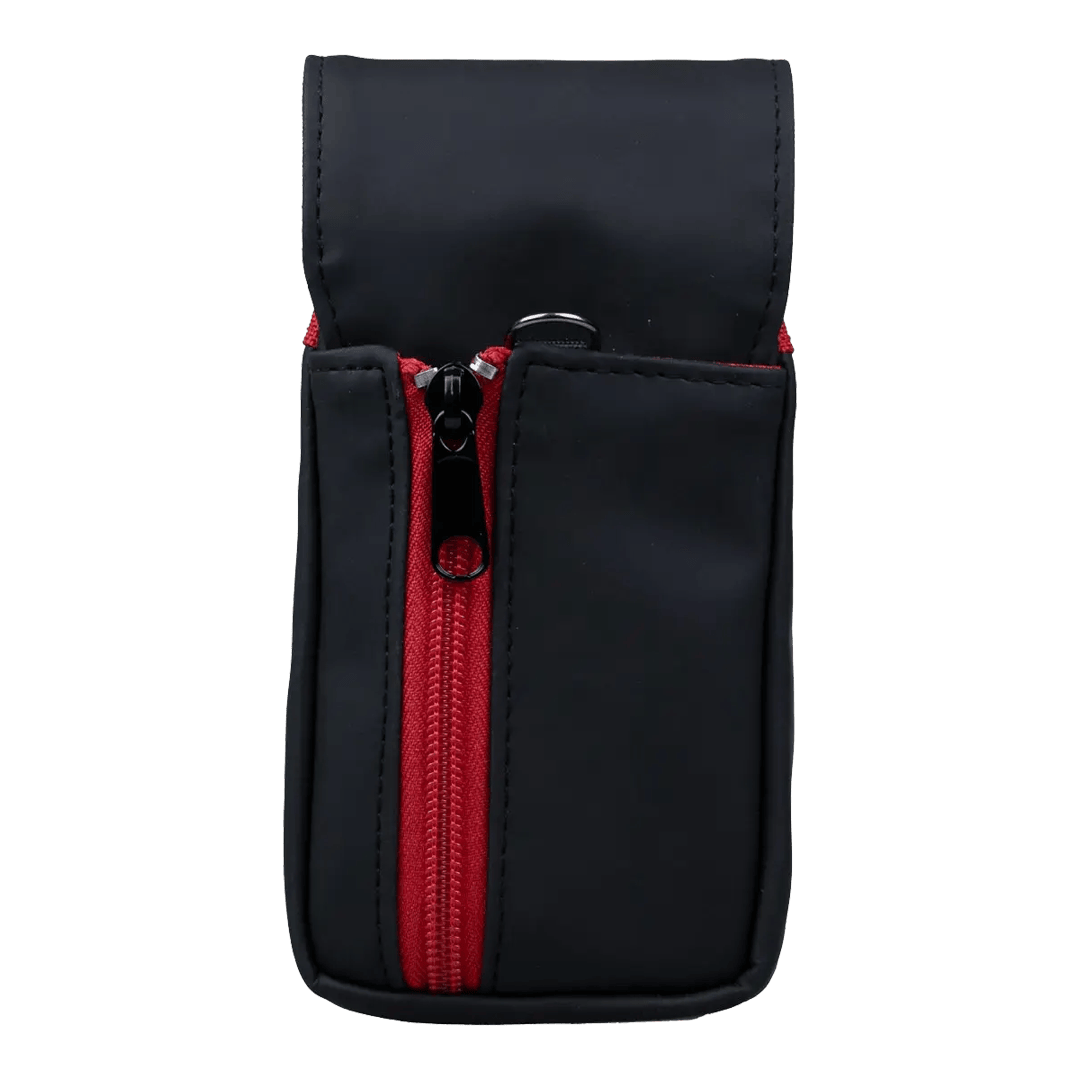 Gezeigt wird das Bulls NL Spacecase Softcase Schwarz-Rot. Das Etui ist für Darts und Zubehör konzipiert.