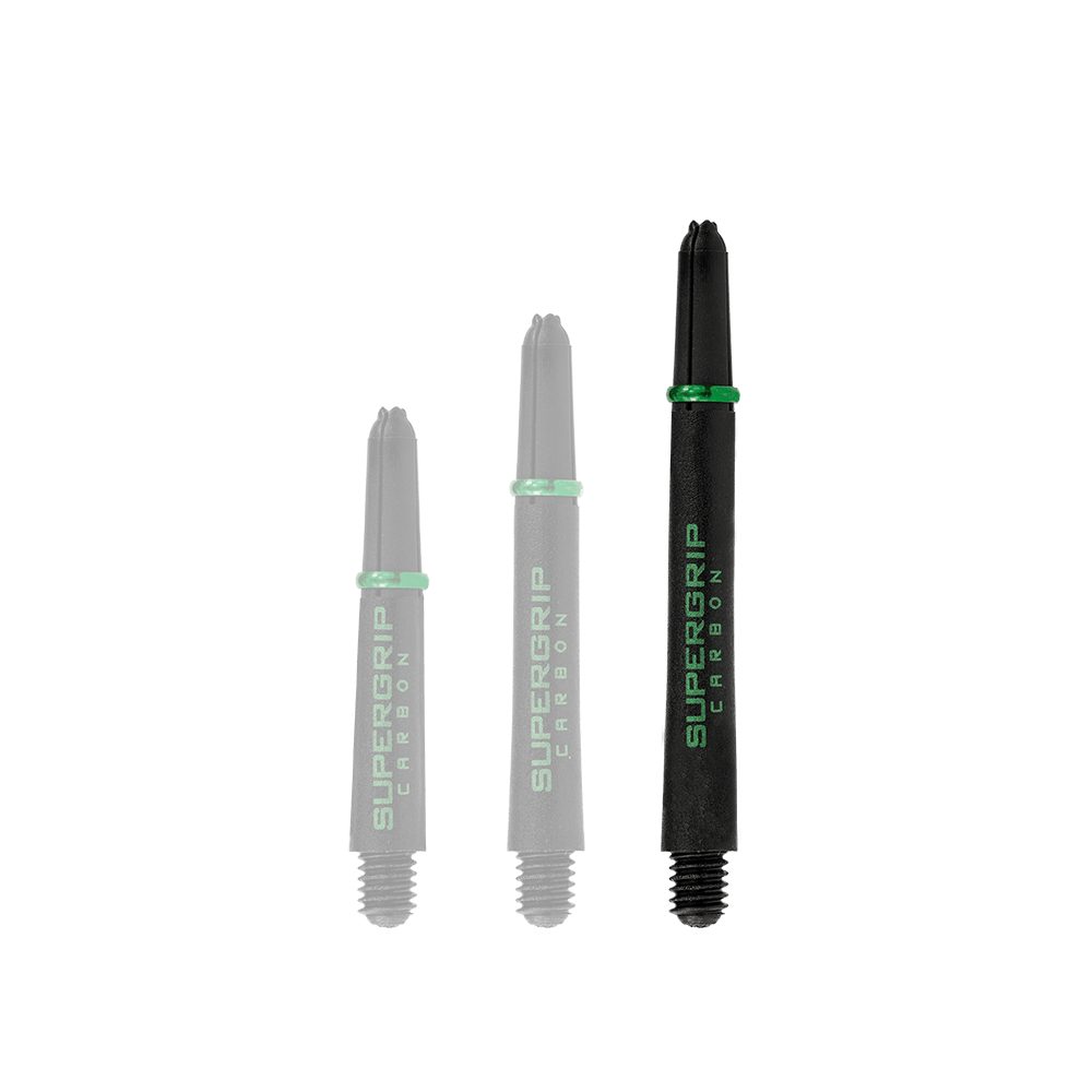 HR362_Harrows_Supergrip_Carbon_Shafts_Gr-n_47mm_1 Das Bild zeigt drei grüne Harrows Supergrip Carbon Shafts in unterschiedlichen Längen. Die Shafts sind schwarz mit grüner Beschriftung und grünen Akzenten.
