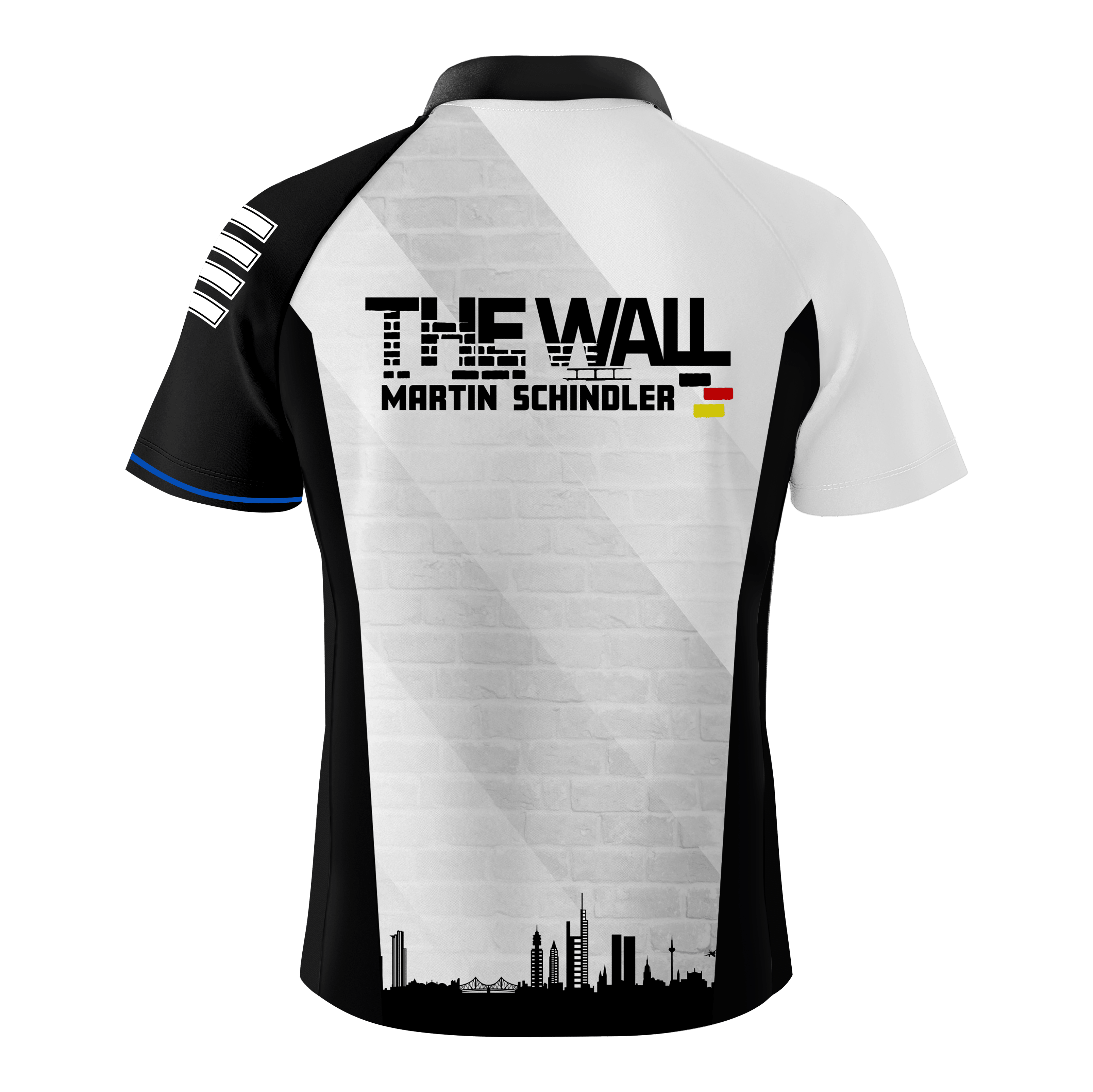 Das Bild zeigt das "Bulls Martin Schindler The Wall Dartshirt" von hinten. Auf dem Shirt steht "THE WALL MARTIN SCHINDLER" mit einer kleinen Deutschlandflagge und einer Stadtsilhouette darunter.