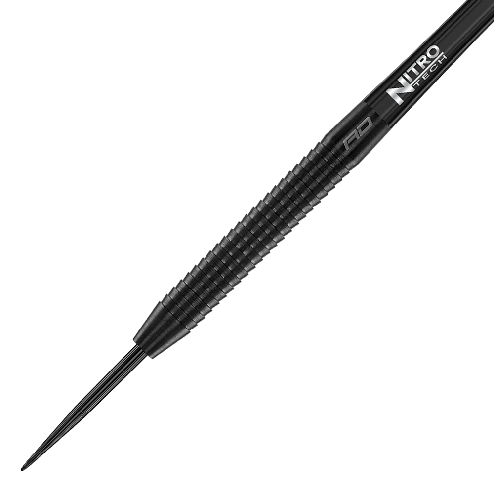 Das Bild zeigt einen Red Dragon Razor Edge Black Steeldart. Der Dart ist schwarz und hat eine gerillte Griffzone für besseren Halt.