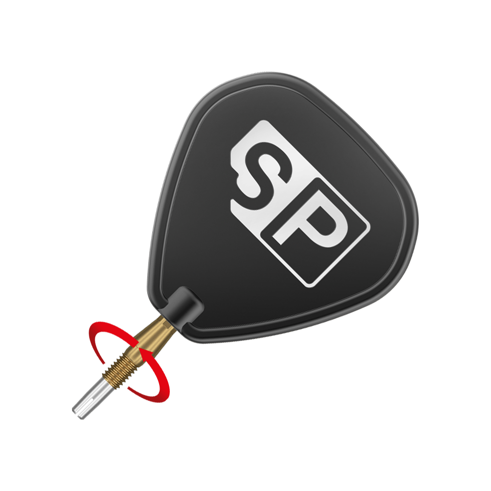 Das Bild zeigt eine schwarze Dartflügel mit der Aufschrift "SP" in weiß. Daran ist eine goldene Dartspitze befestigt.