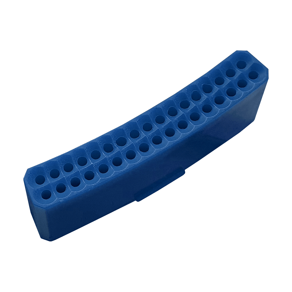 GRN0154_Granboard_132_Ersatzfelder_Double_Blau_2 Das Bild zeigt das Produkt "Granboard 132 Ersatzfelder". Es handelt sich um ein blaues, gebogenes Kunststoffteil mit mehreren Löchern.