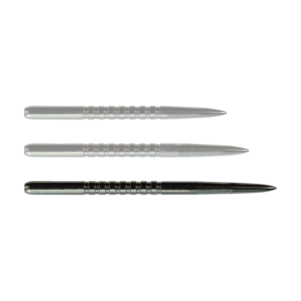 Das Bild zeigt drei schwarze Steeldartspitzen des Produkts "Bulls GP3". Sie sind aus Metall und haben eine geriffelte Oberfläche für besseren Halt.