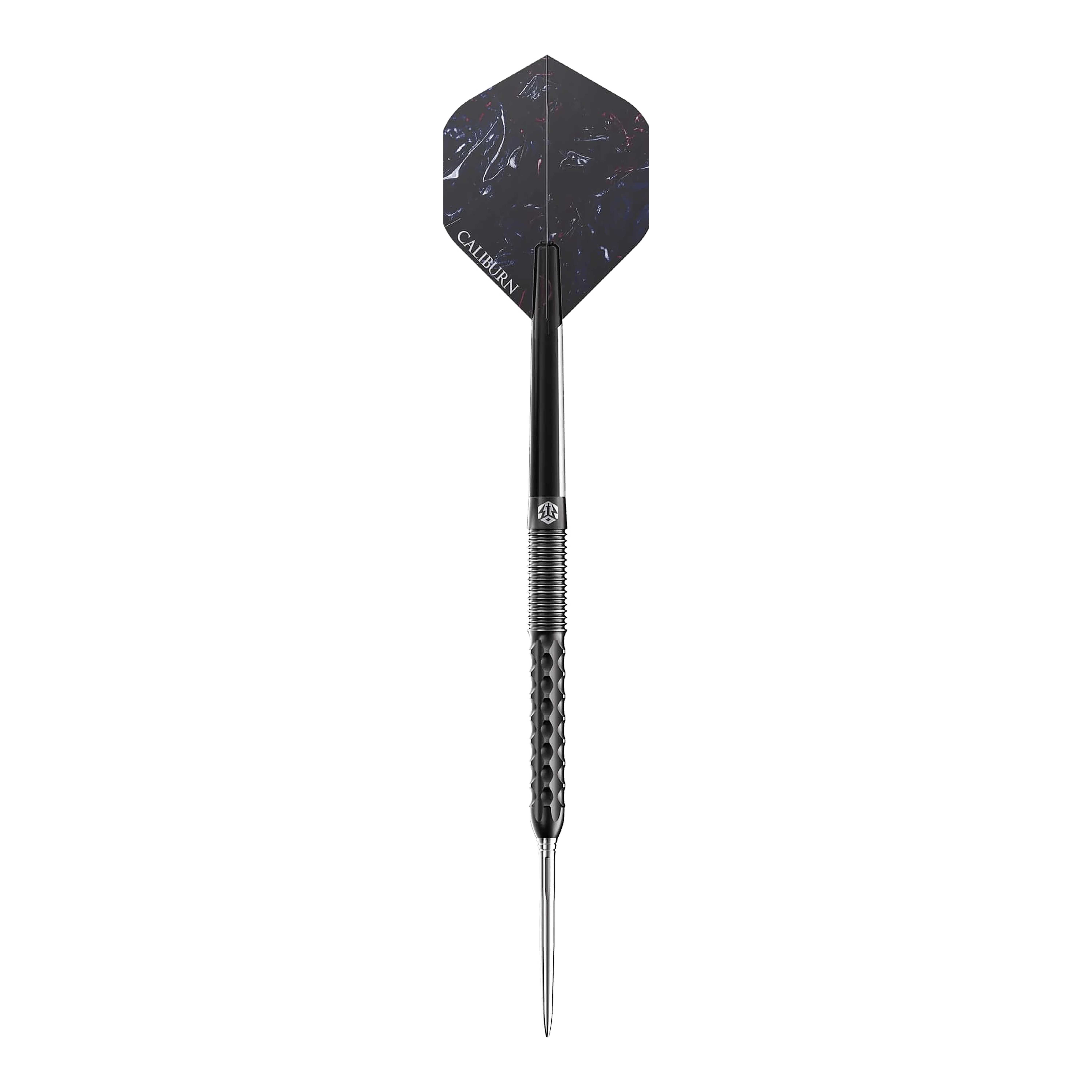 Caliburn Sword S1 Steeldarts Auf dem Bild ist ein Caliburn Sword S1 Steeldart zu sehen. Der Dart ist schwarz und hat eine gemusterte Spitze sowie einen glänzenden Flight.