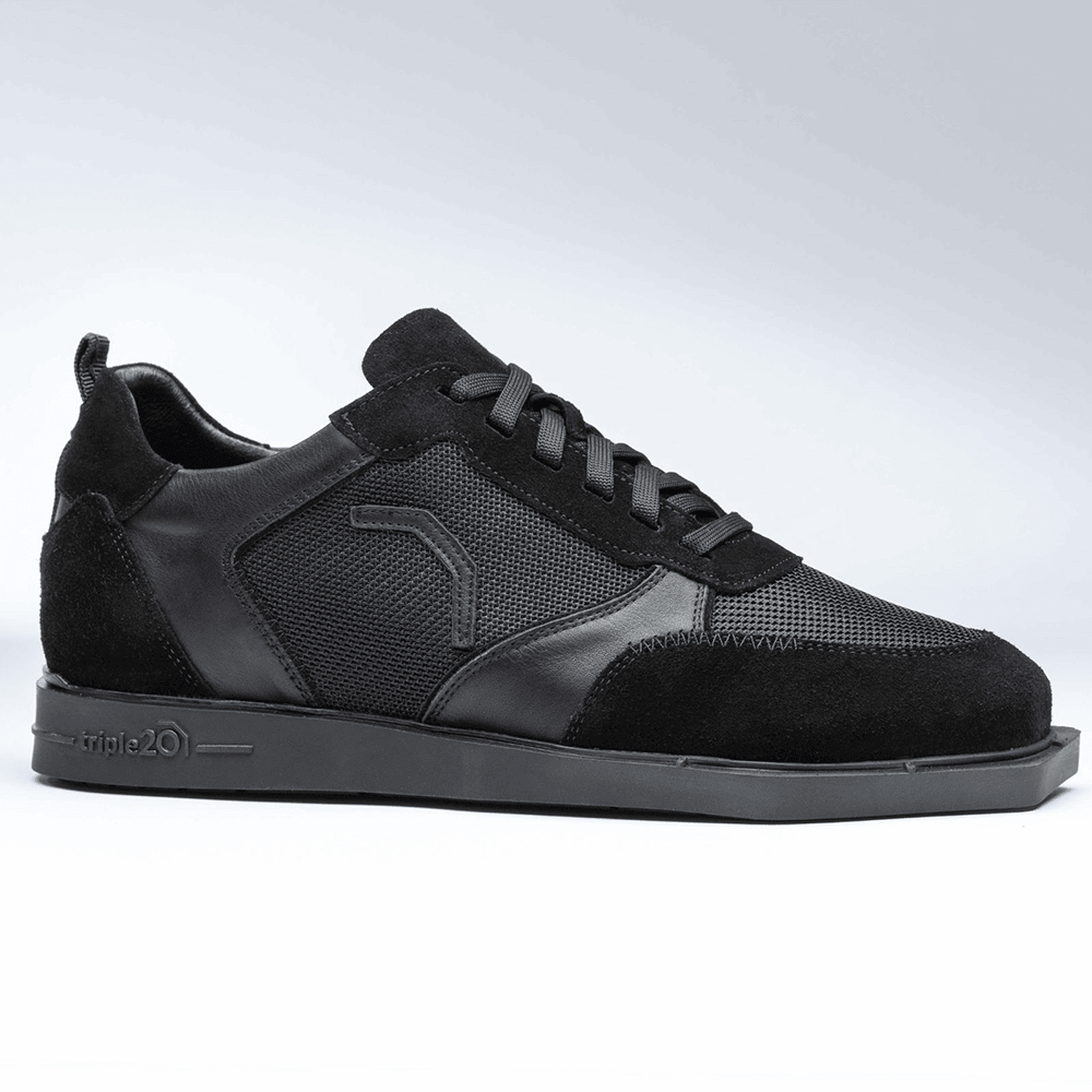 20200007-00_Triple20_Dartschuhe_Textil_Leder_Schwarz_2 Der "Triple20 Dartschuh Textil Leder - Schwarz" ist ein sportlicher schwarzer Schuh aus Textil und Leder. Er hat eine rutschfeste Sohle und ein modernes Design.