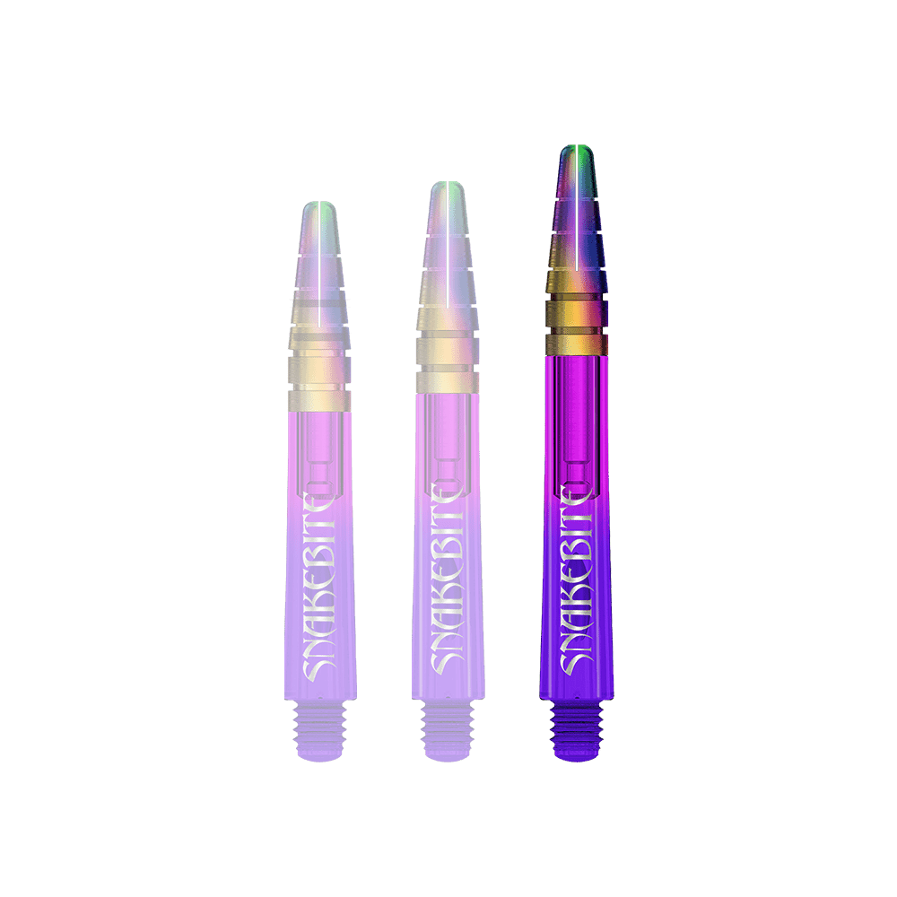 C794_Red_Dragon_Nitrotech_Peter_Wright_Purple_Ionic_Shafts_42mm_1v1OYRQpStK7l4 Das Bild zeigt drei bunte Dartschäfte in violetten und goldenen Farbtönen. Auf den Schäften steht das Wort "SNAKEBITE" geschrieben.