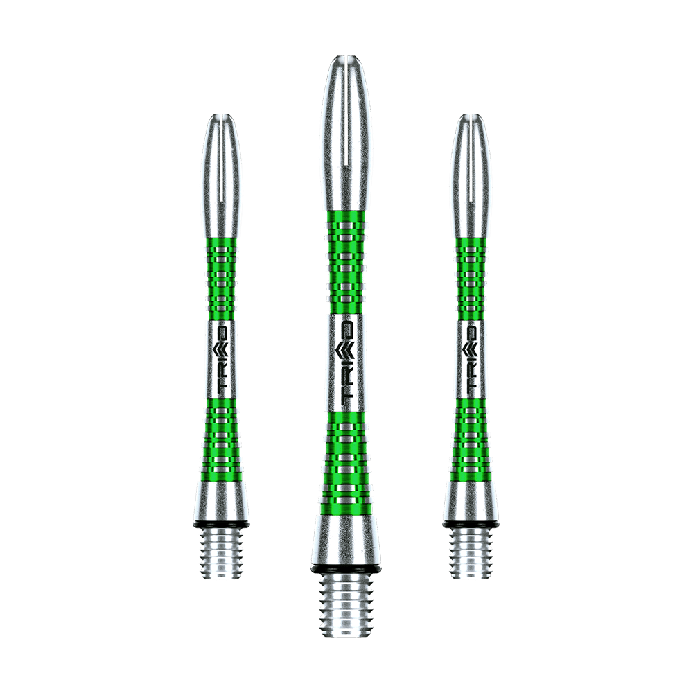 Das Bild zeigt drei grün-silberne Winmau Triad Aluminium Shafts für Dartpfeile. Die Shafts haben ein modernes, geriffeltes Design mit der Aufschrift "Triad".