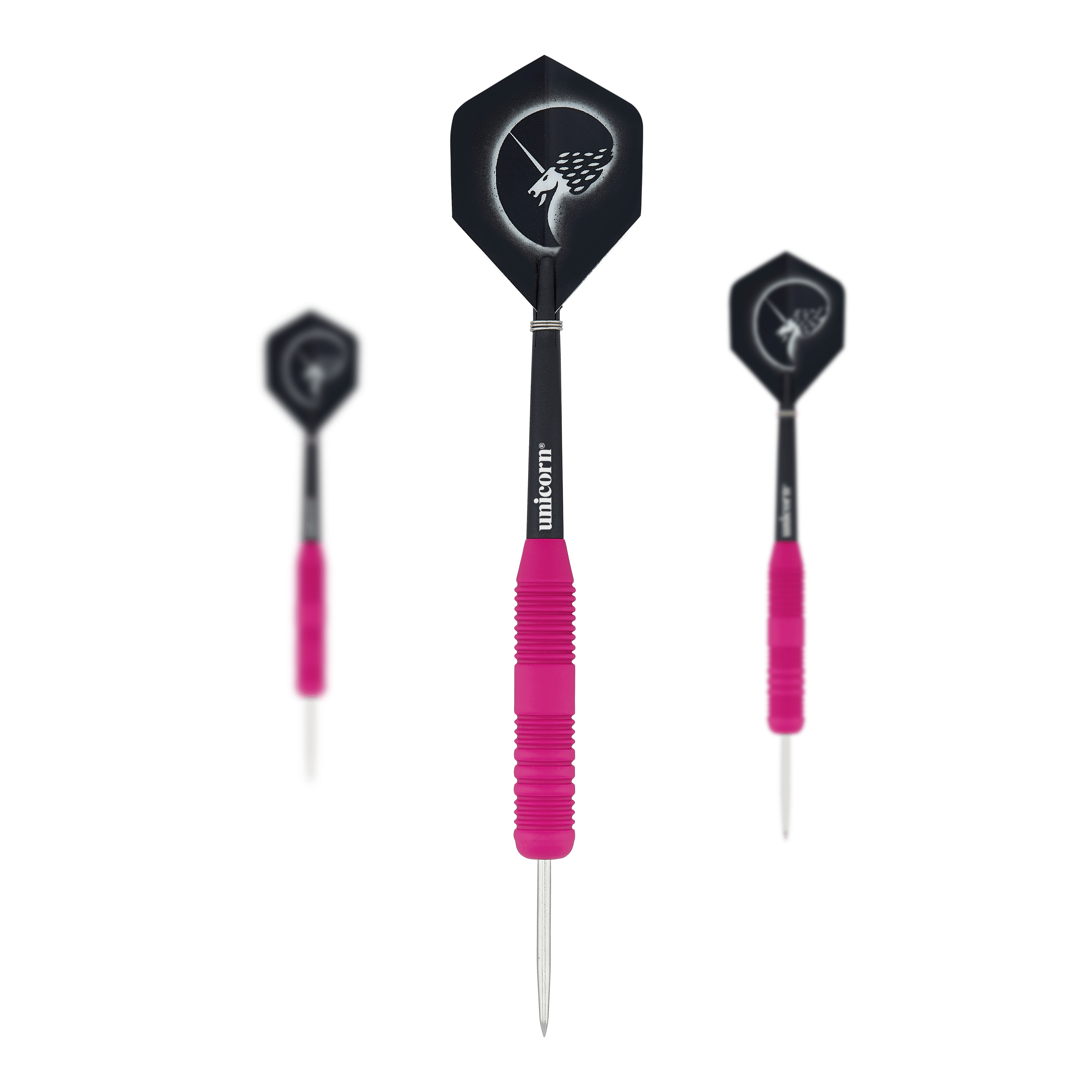 Unicorn Core Plus Rubberised Pink Steeldarts Das Bild zeigt drei Steeldarts mit pinken, gummierten Griffen und silbernen Spitzen. Die Flights sind schwarz und tragen ein weißes Einhorn-Design.