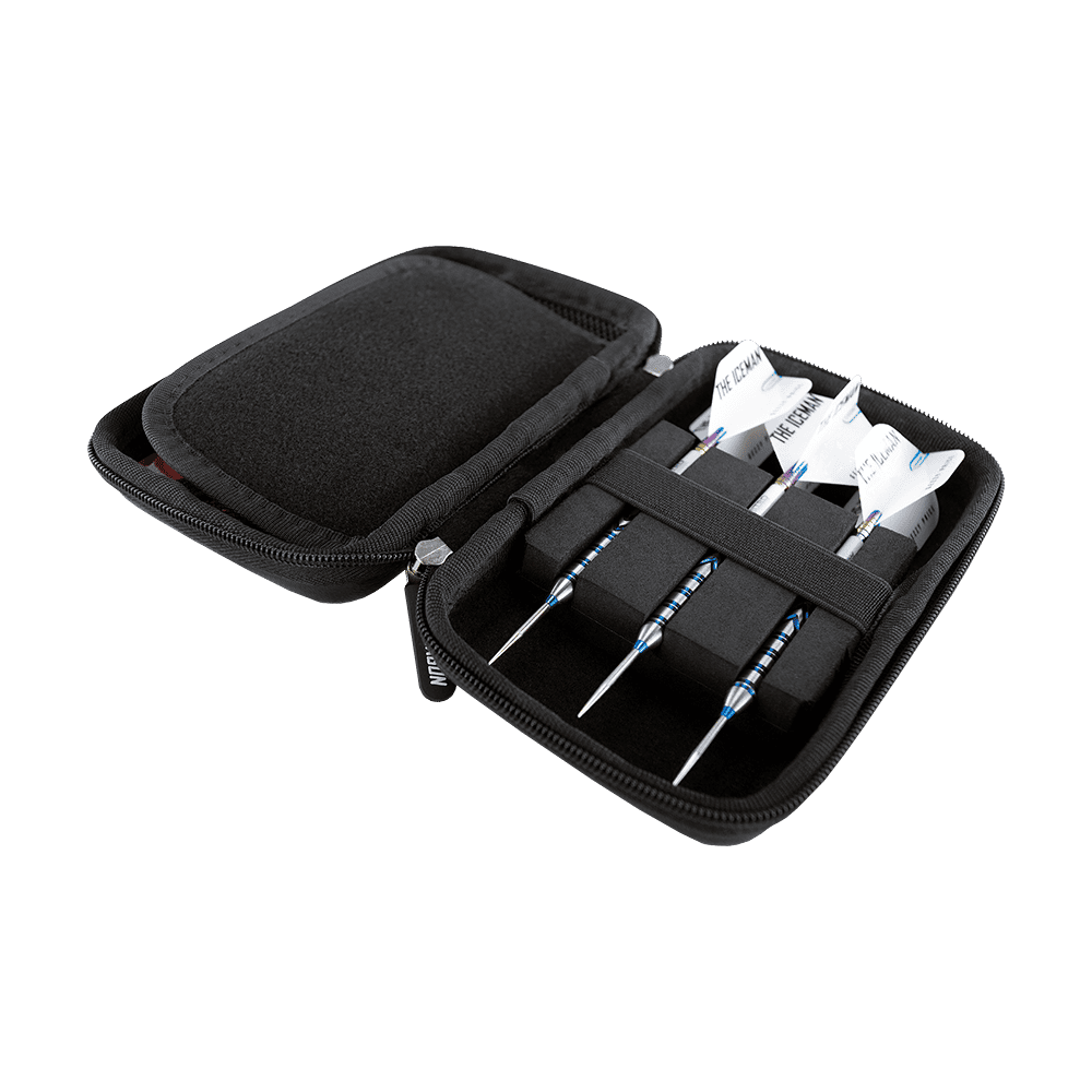 Das Bild zeigt ein geöffnetes Dartcase mit drei Darts, ordentlich in Fächern verstaut. Es handelt sich um das Produkt "Red Dragon Gerwyn Price World Champion Dartcase".