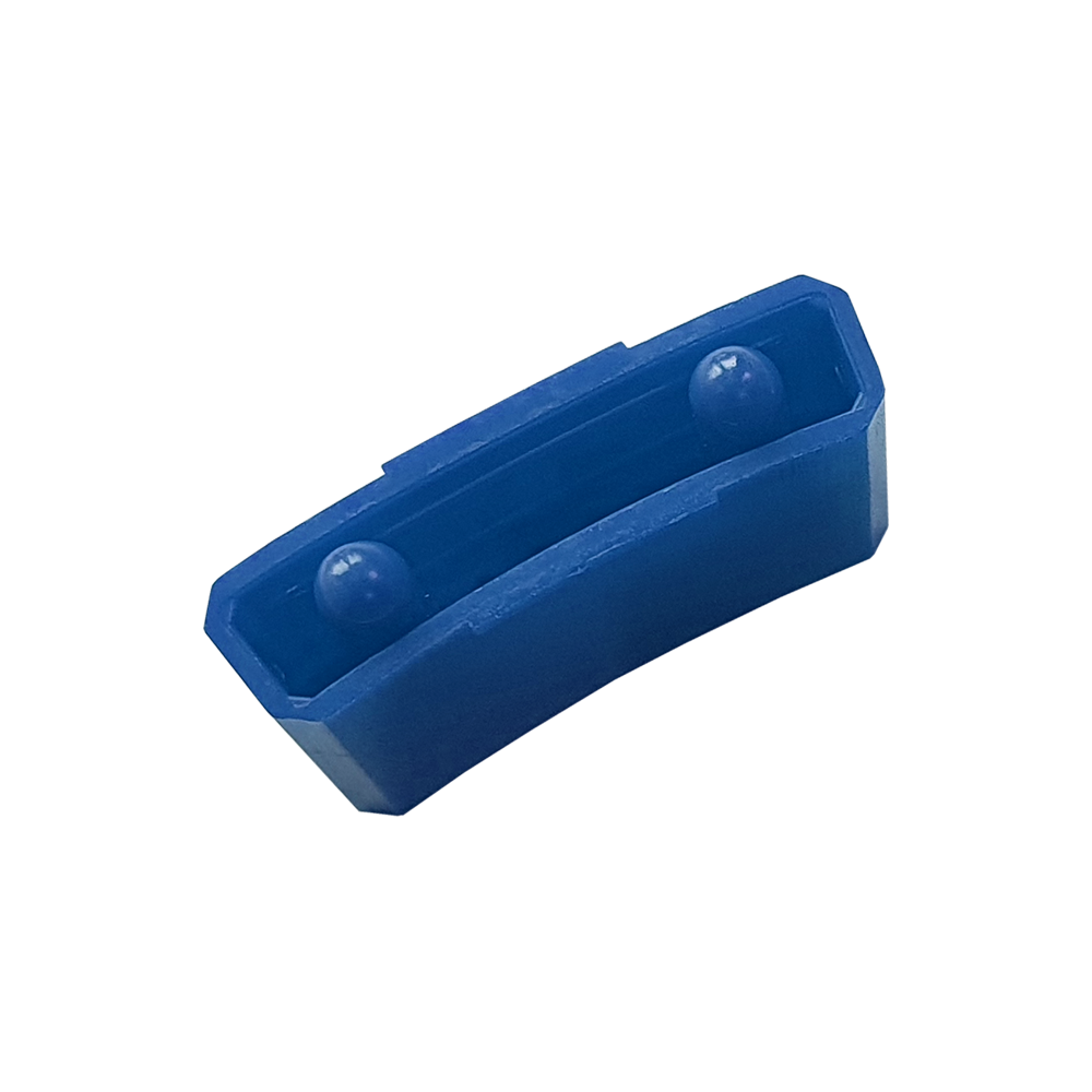 Das Bild zeigt ein blaues Ersatzfeld für das Granboard 132. Das Ersatzteil hat eine rechteckige Form mit zwei kleinen Kugeln auf der Oberfläche.