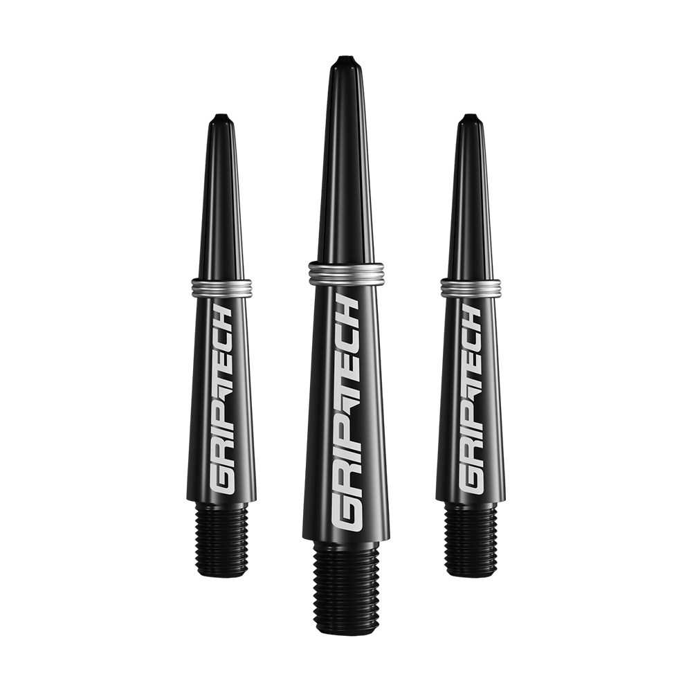 GOAT Griptech Shafts - Schwarz Das Bild zeigt drei schwarze Dartschäfte mit der Aufschrift „GRIPTECH“. Sie sind in einer Reihe angeordnet und haben silberne Ringe am oberen Ende.