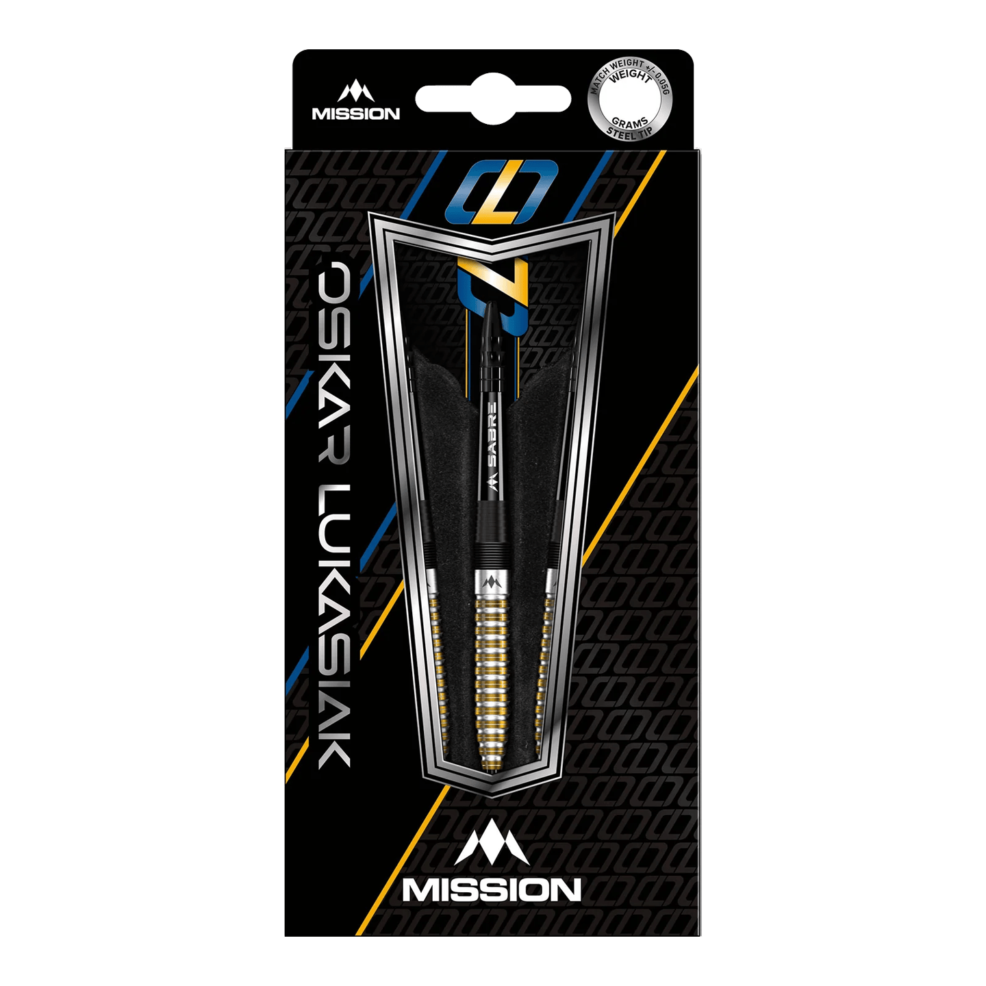 Mission Oskar Lukasiak Black Gold PVD Steeldarts - 22g Die Abbildung zeigt die Steeldarts "Mission Oskar Lukasiak Black Gold PVD" mit einem Gewicht von 22g in ihrer Verpackung. Das Design ist schwarz-gold mit weißen und blauen Akzenten und dem Namen des Spielers auf der Vorderseite.