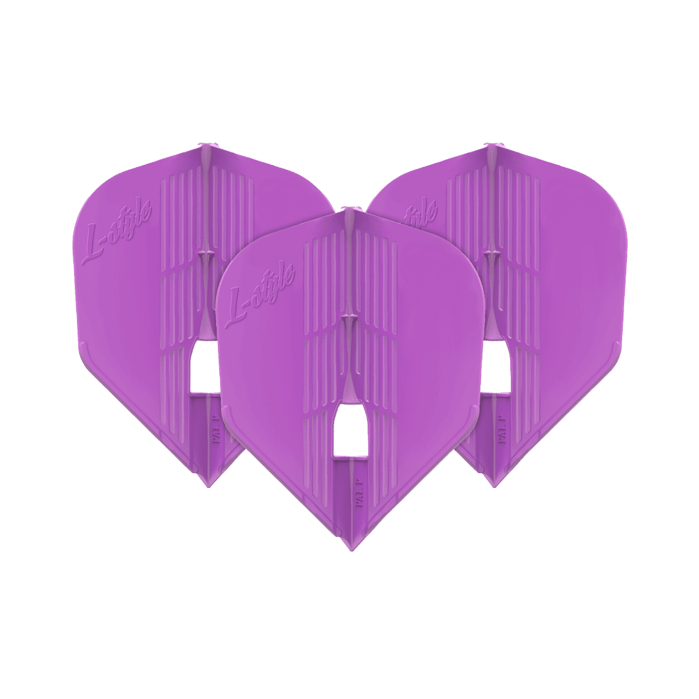 Das Bild zeigt drei lilafarbene Dart-Flights in einer aufgefächerten Anordnung. Auf jedem Flight steht das Wort "L-style" geschrieben.