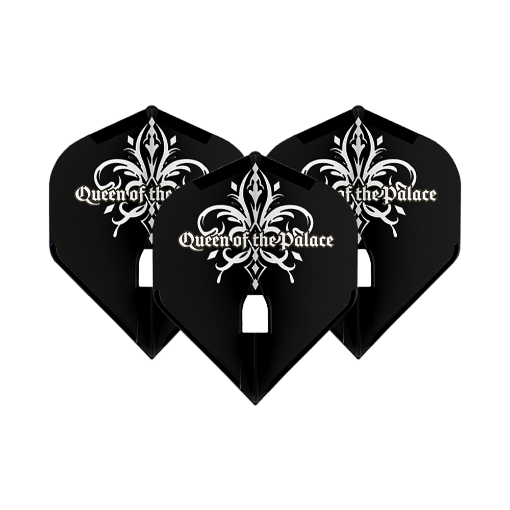 Das Bild zeigt drei schwarze Dartflights mit der Aufschrift "Queen of the Palace". In der Mitte jedes Flights befindet sich ein stilisiertes, weißes Ornament.